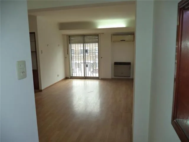 Apartamento de 2 quartos em Banfield com pátio