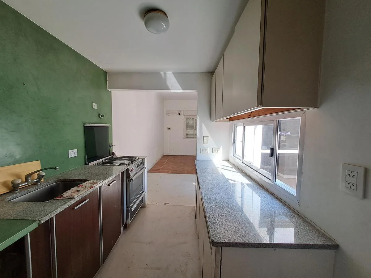 Two-bedroom three-room apartment in Lomas de Zamora with front balcony terrace