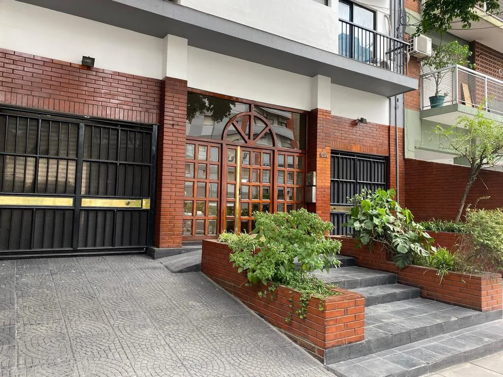 Front-facing one-bedroom apartment with balcony in Flores