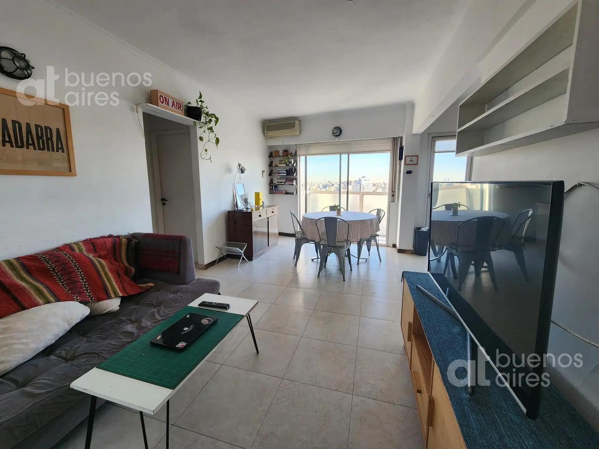 Apartamento de dois ambientes com varanda no Palermo