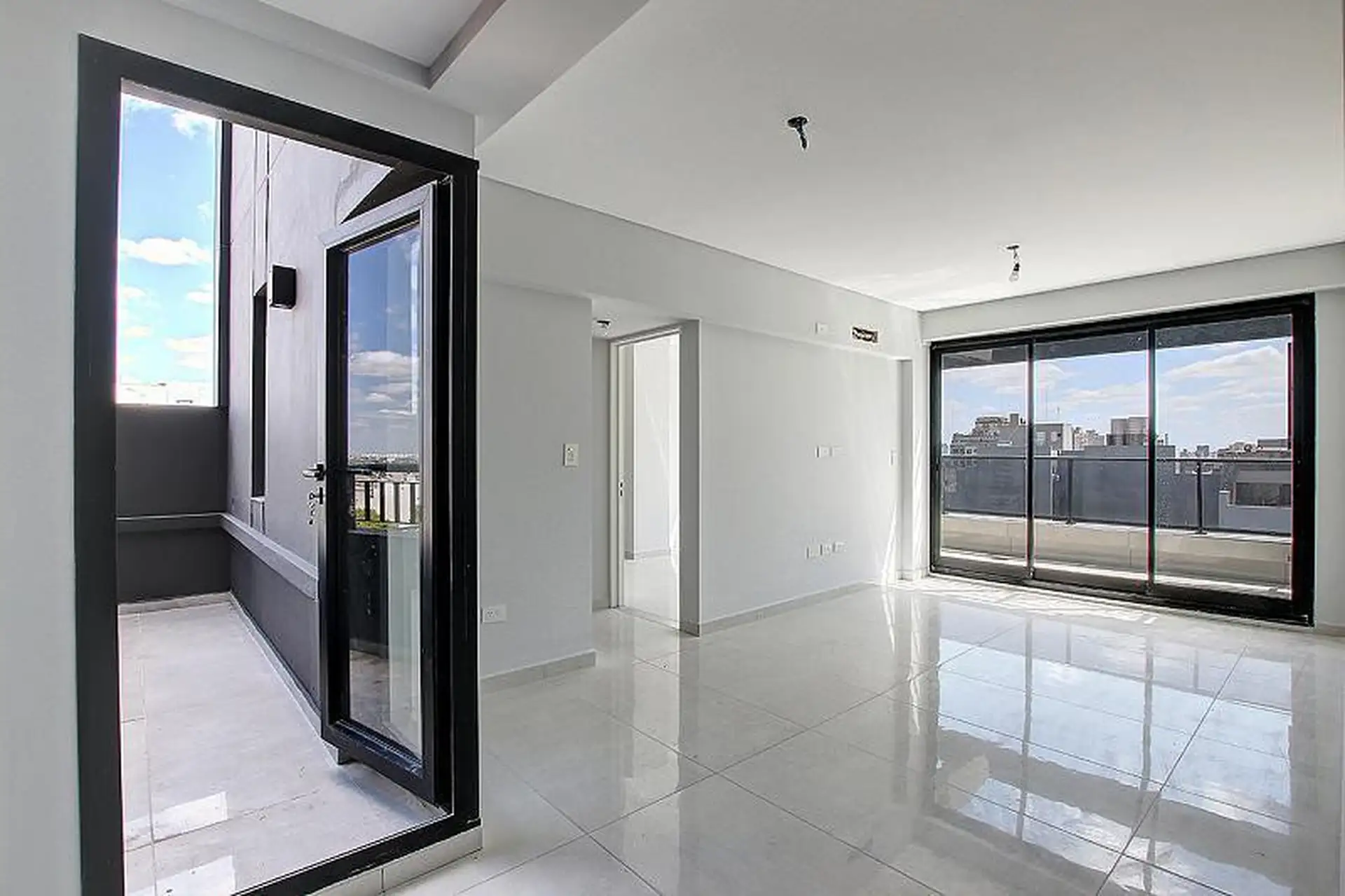 Apartamento de 2 ambientes com 1 quarto novo (nunca habitado) em Flores