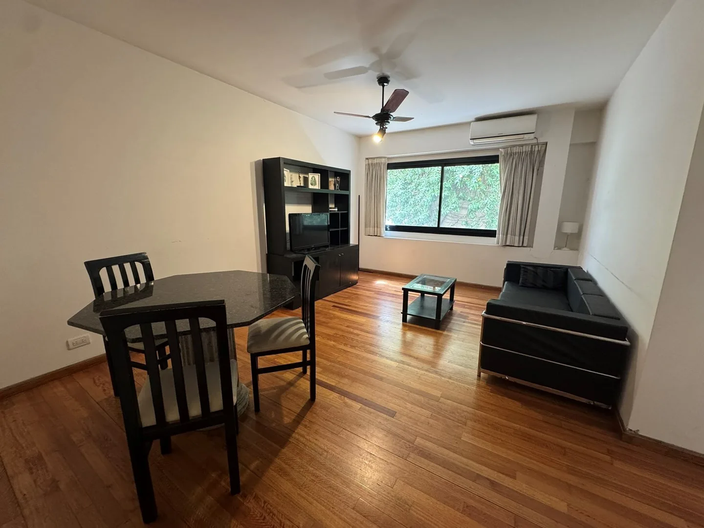 Apartamento de dois ambientes com 1 quarto e pátio em Colegiales
