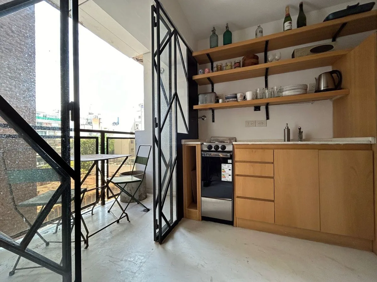 Fully furnished one-bedroom apartment with balcony in Colegiales