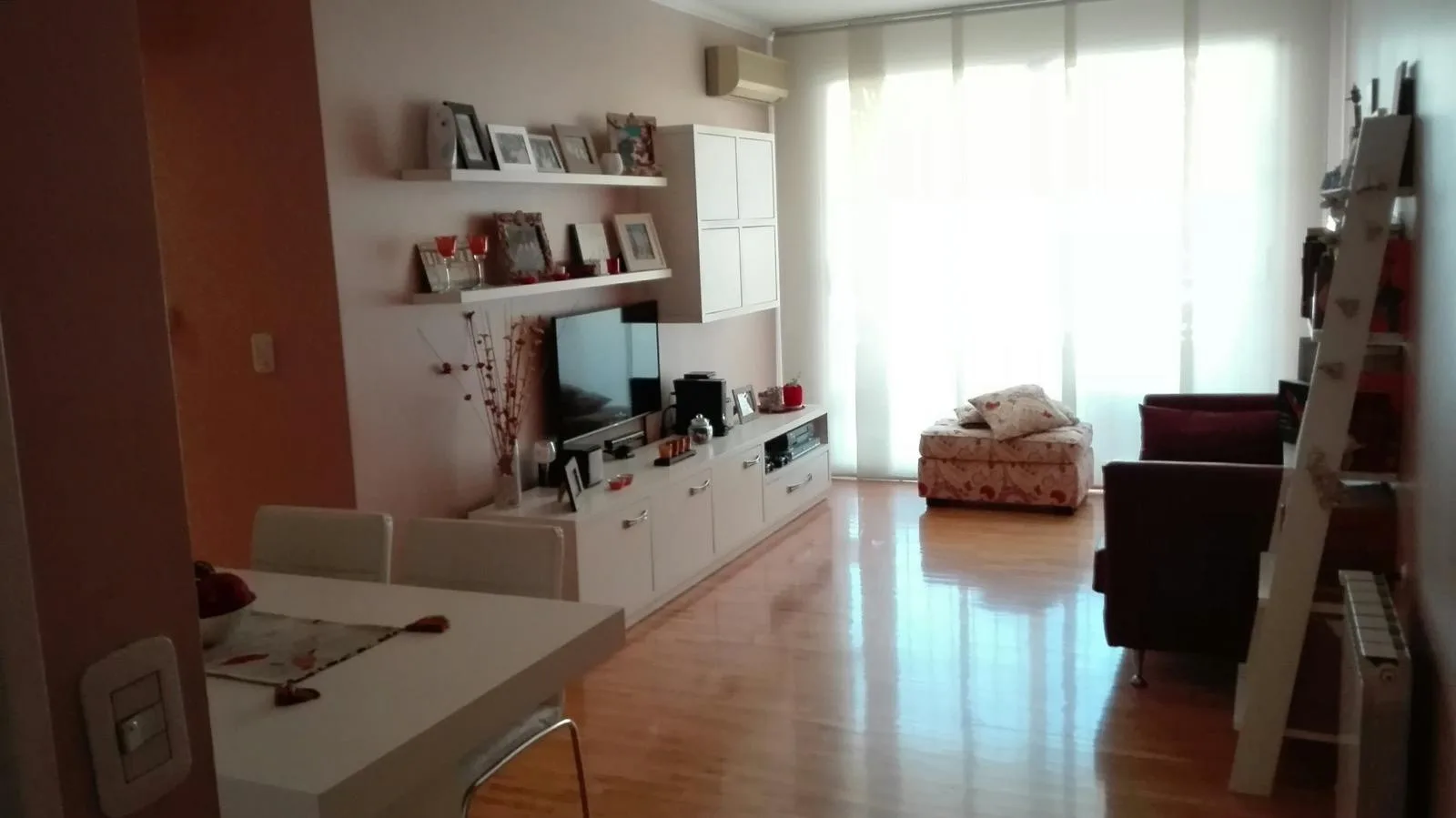 Apartamento de 2 quartos (3 ambientes) mobiliado com varanda de fundos em Caballito