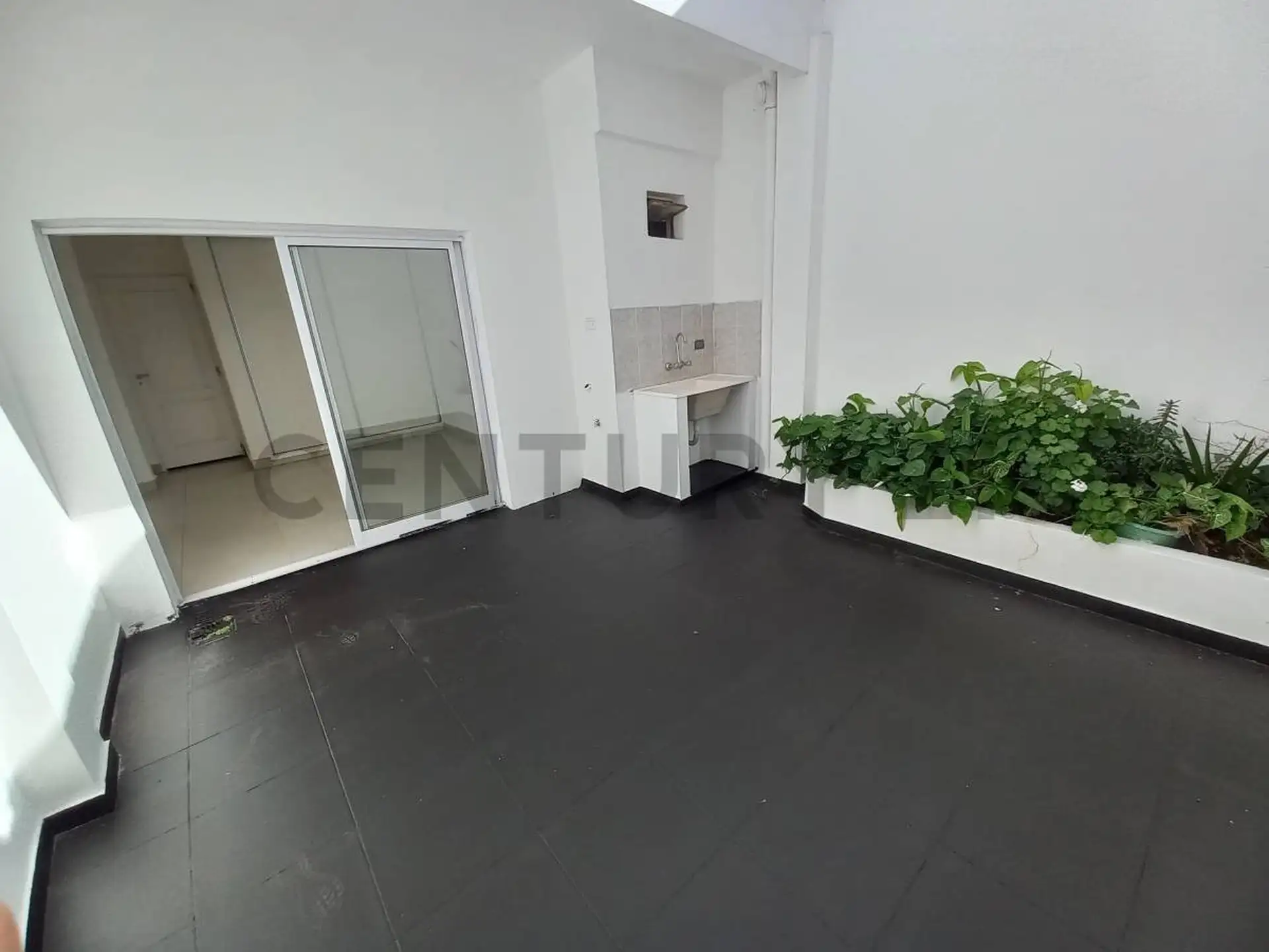 PH de 2 ambientes remodelado con patio en Santos Lugares