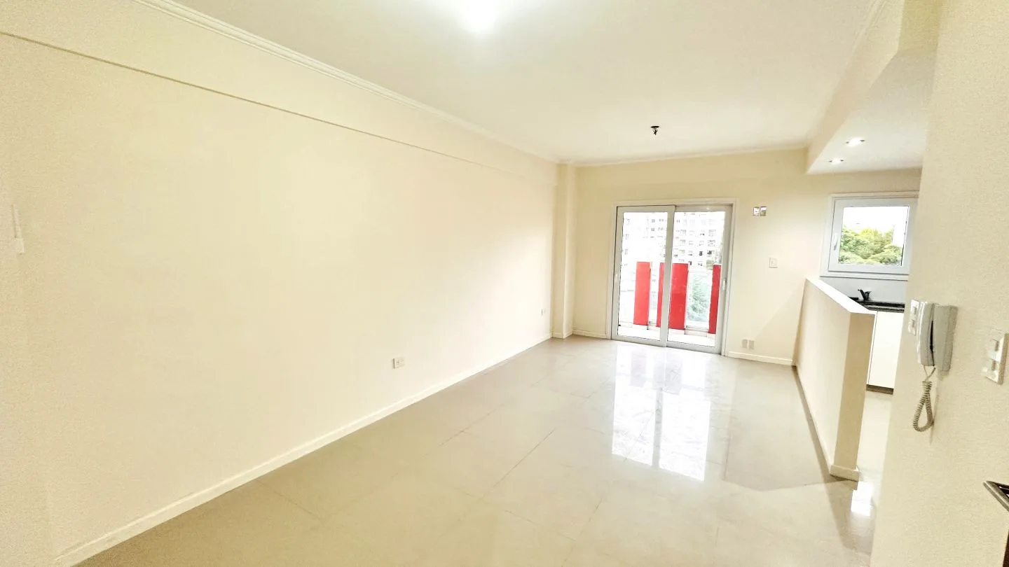 Departamento de 2 ambientes al frente en La Plata