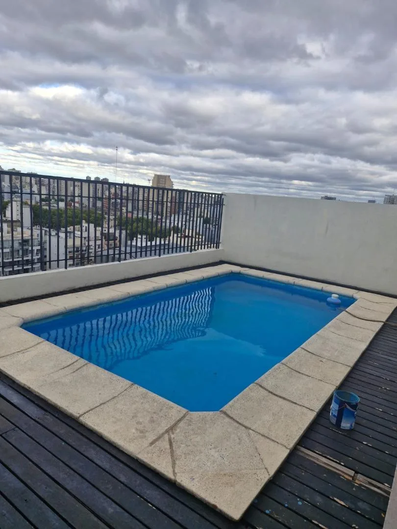Apartamento de 2 ambientes com estacionamento, piscina e área de churrasco em Caballito