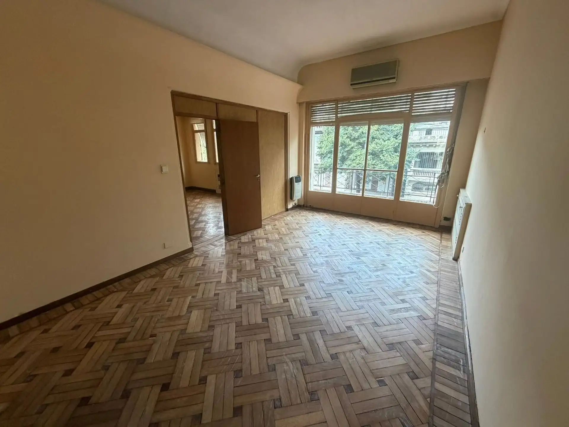 Four-bedroom apartment in La Paternal