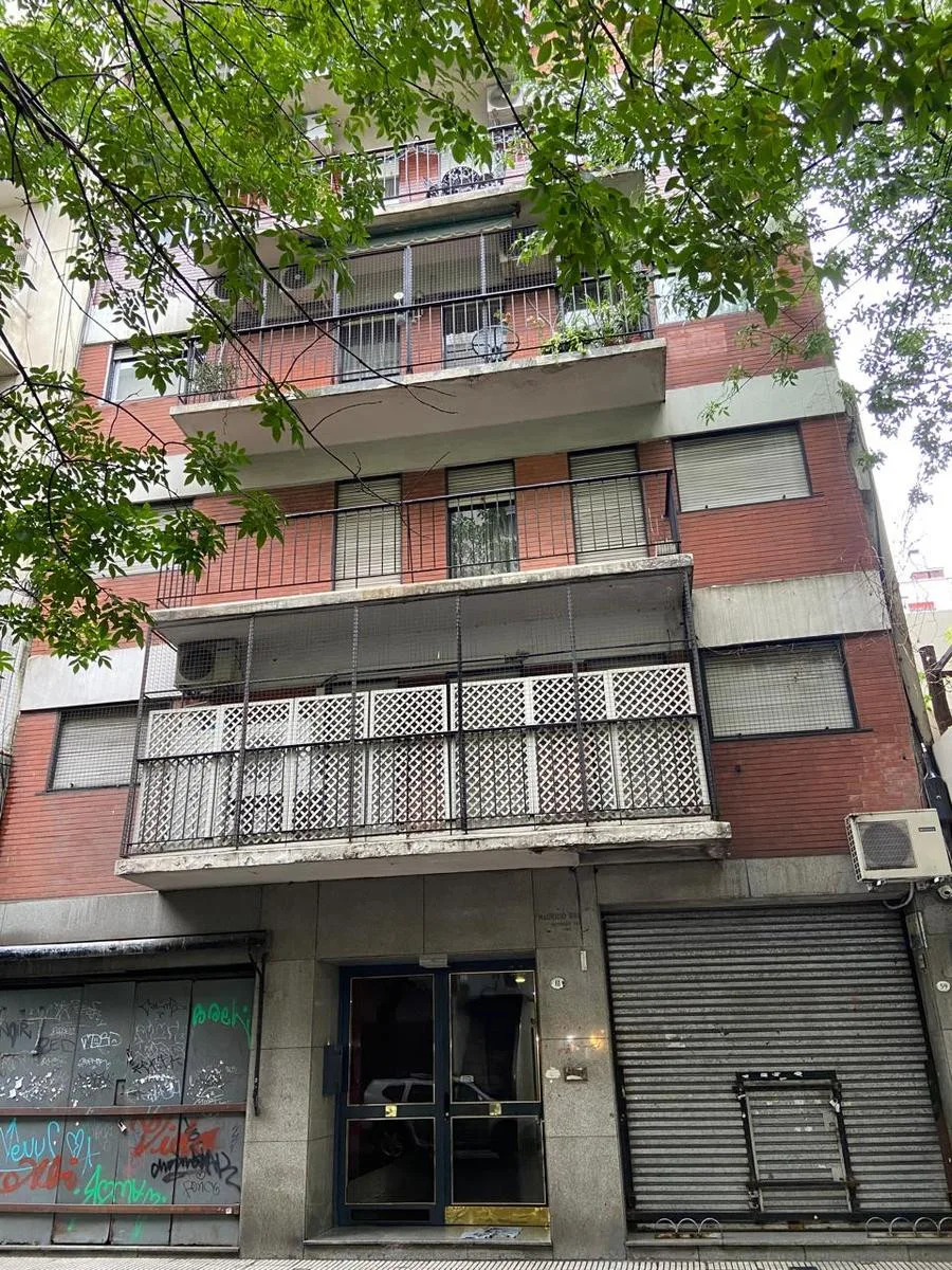 Apartamento de 2 ambientes com pátios no contrafrente em Balvanera