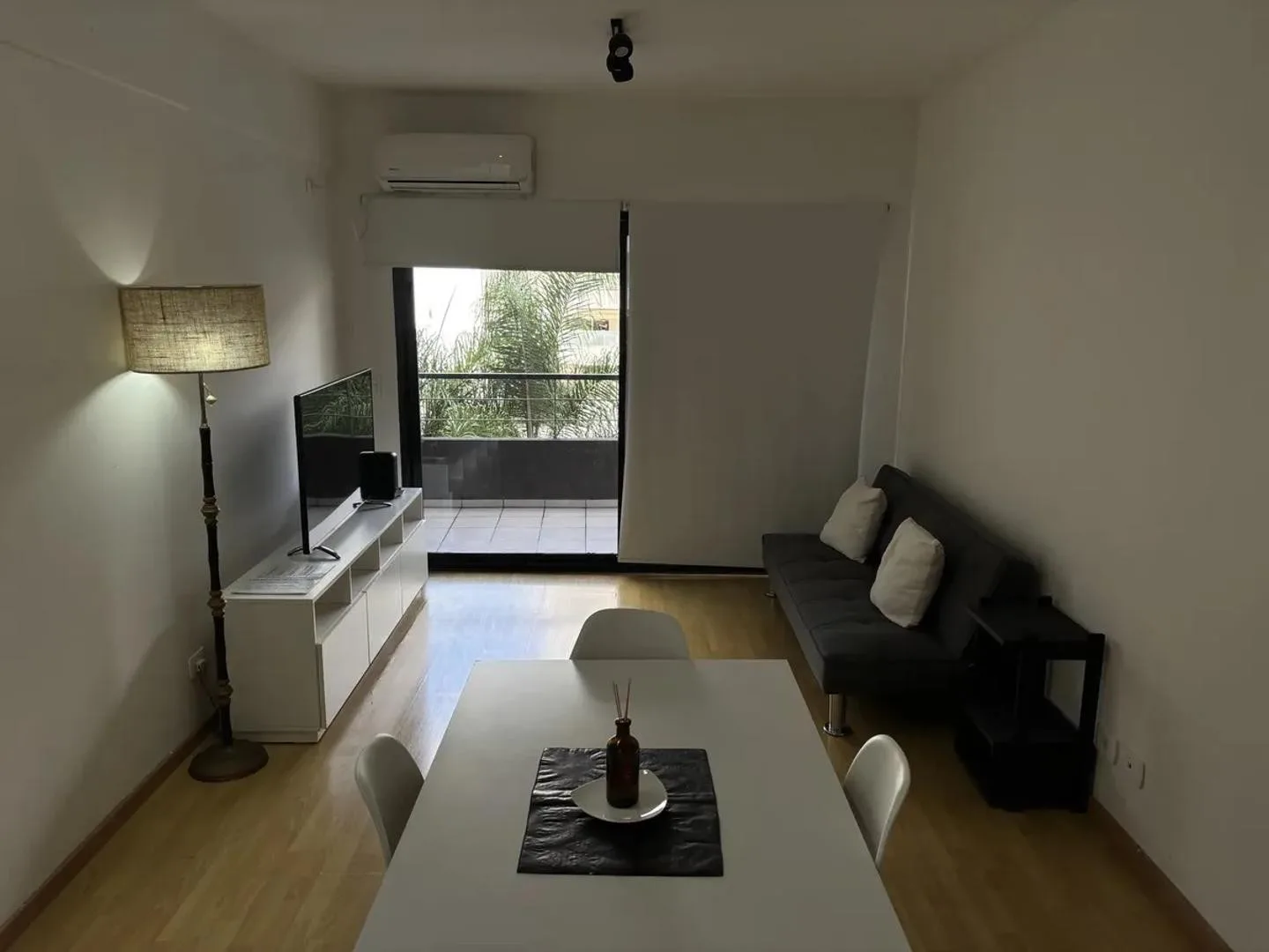 Departamento de 1 dormitorio con pileta y cochera en Flores