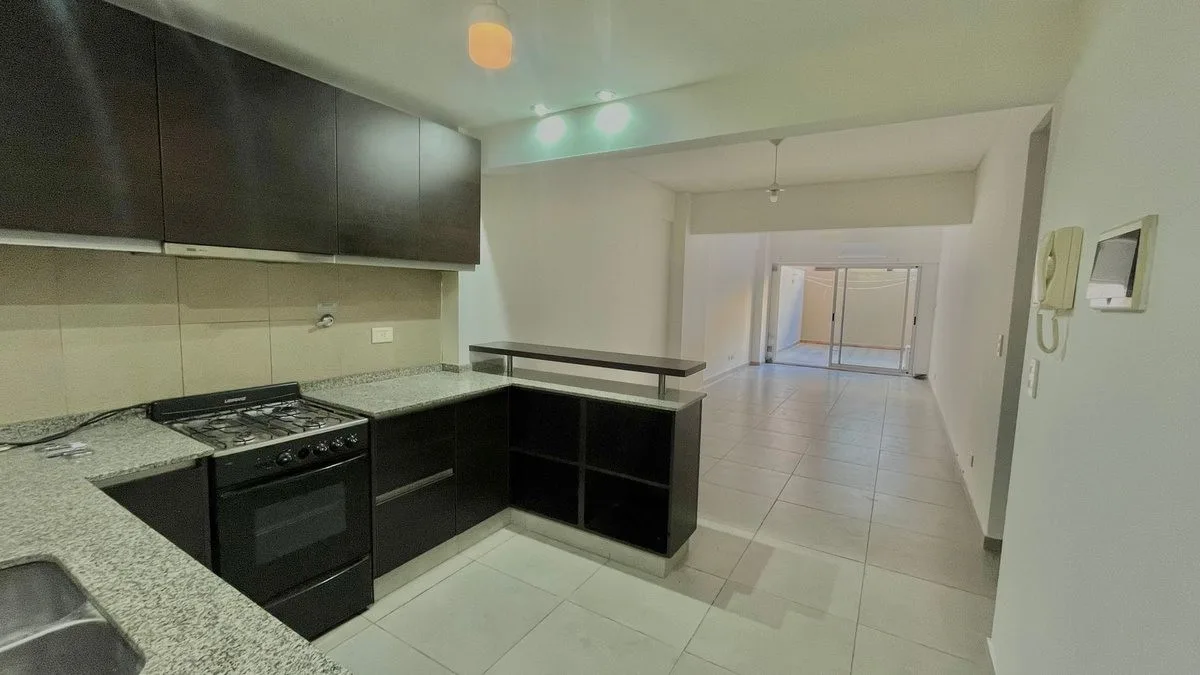 Квартира-студия на первом этаже с патио в Flores