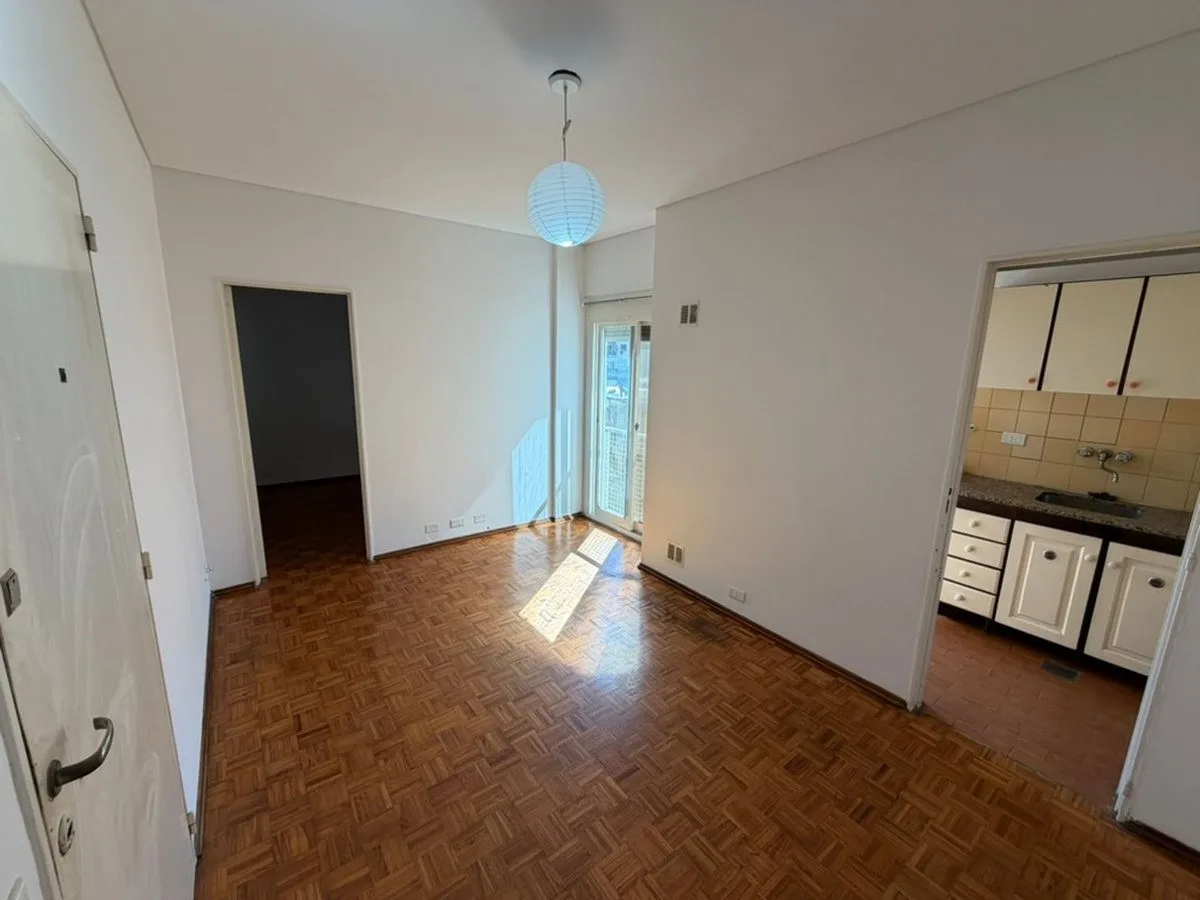 Departamento de 2 ambientes en Almagro con balcón