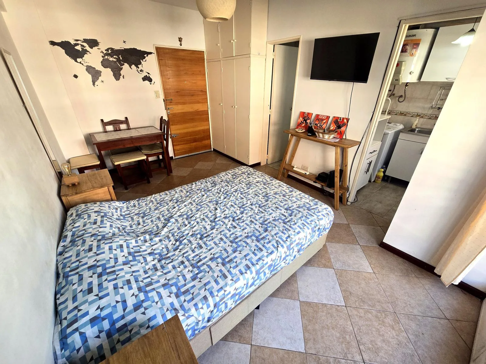 Временная меблированная квартира-студия с балконом в Colegiales