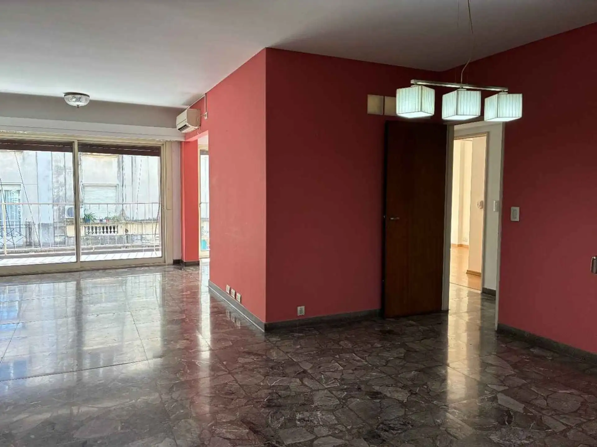 Apartamento de 3 ambientes com escritório e vaga de garagem em Recoleta