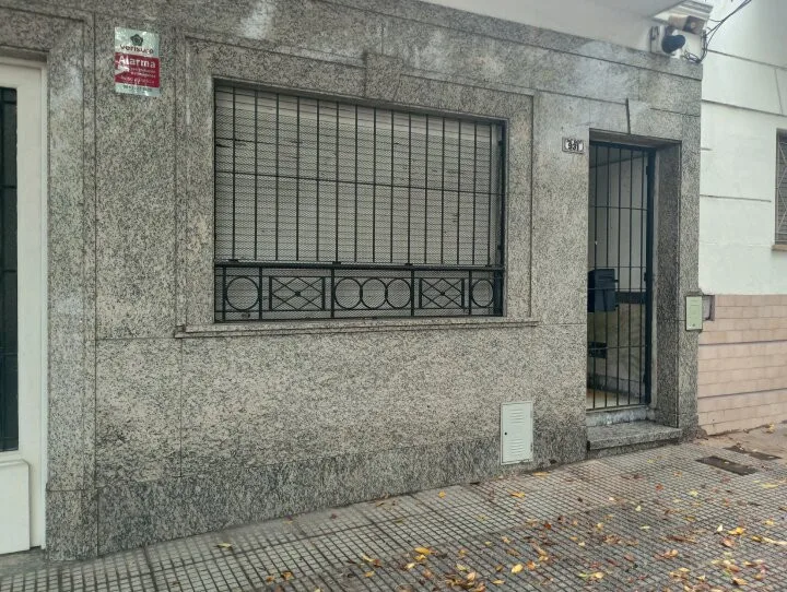 PH de 2 ambientes al frente en Flores