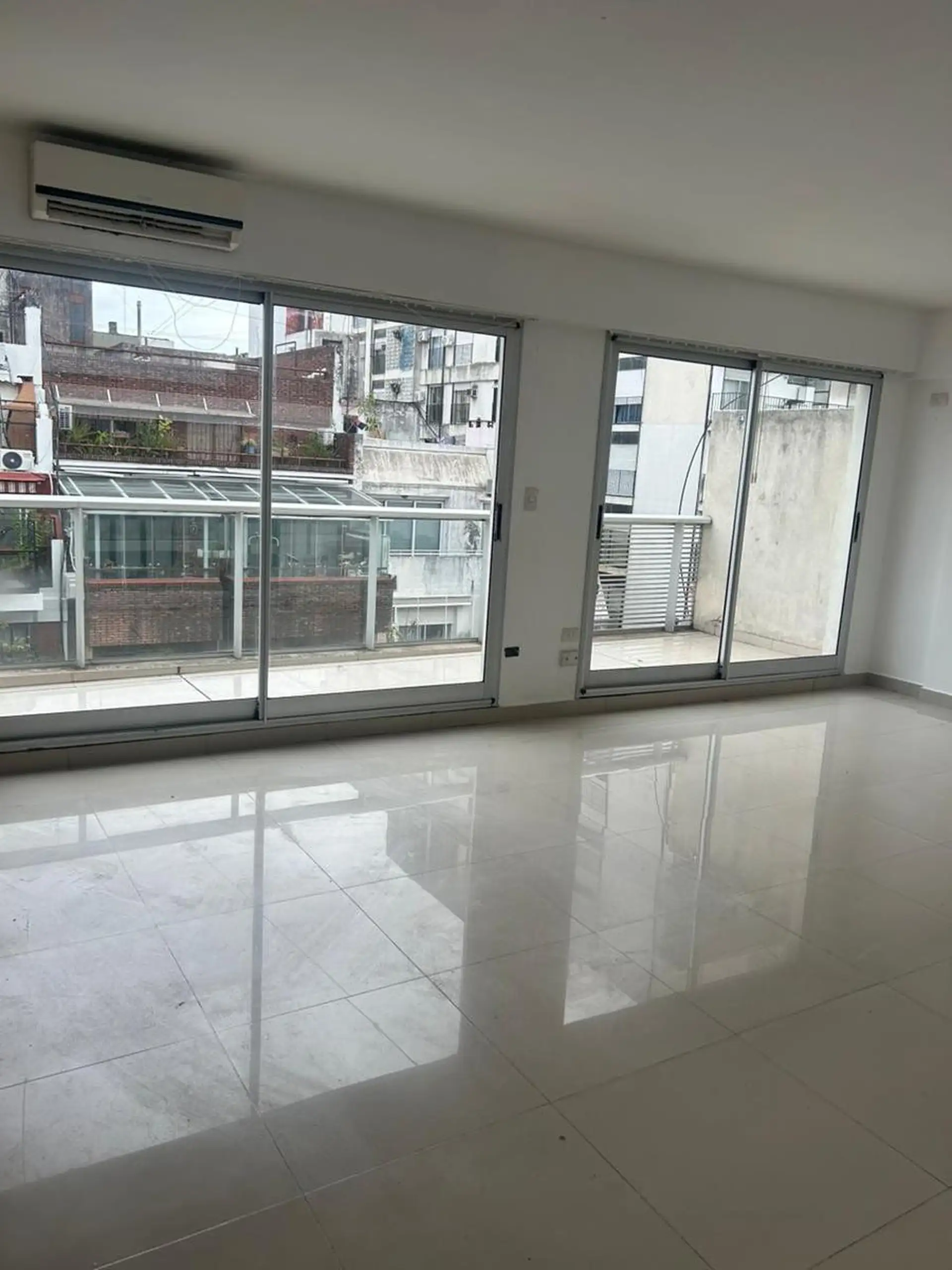 Kitnet divisível com varanda em Recoleta