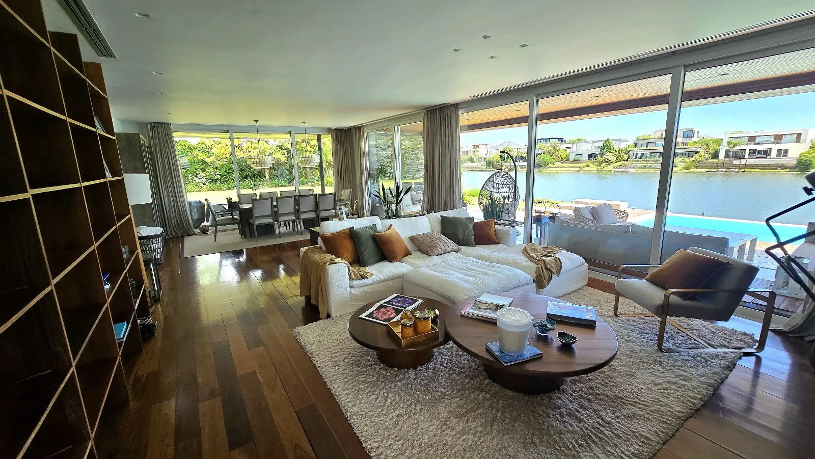 Four-bedroom house on a double plot in Nordelta, Tigre