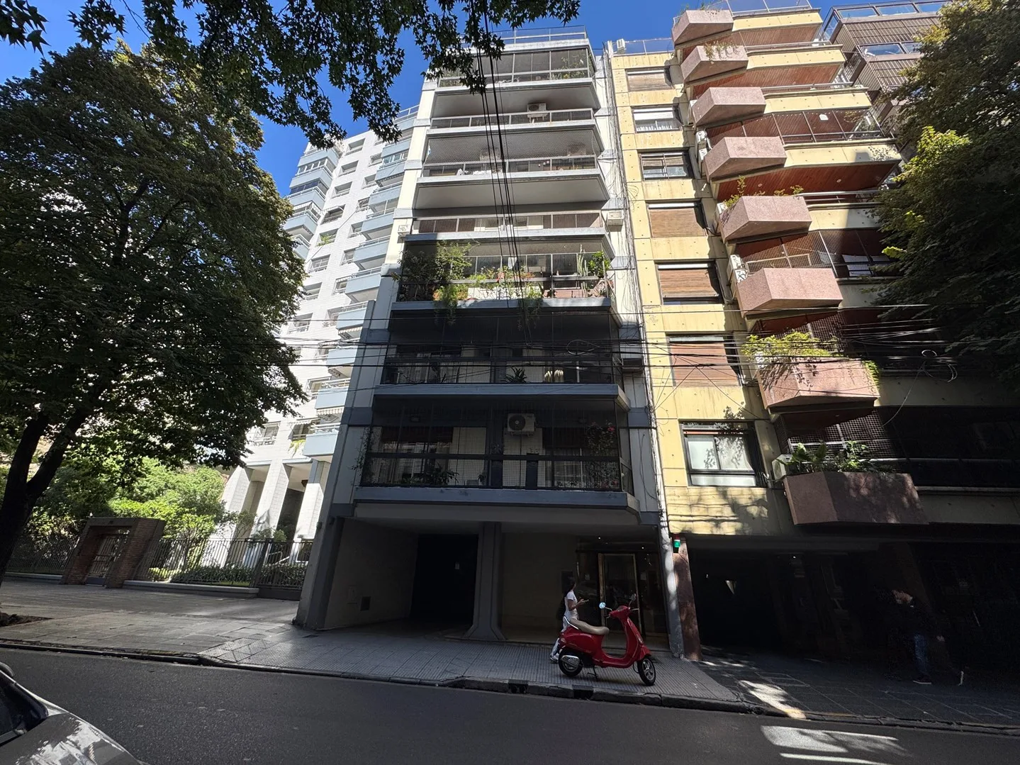 Three-room apartment with open view in Recoleta