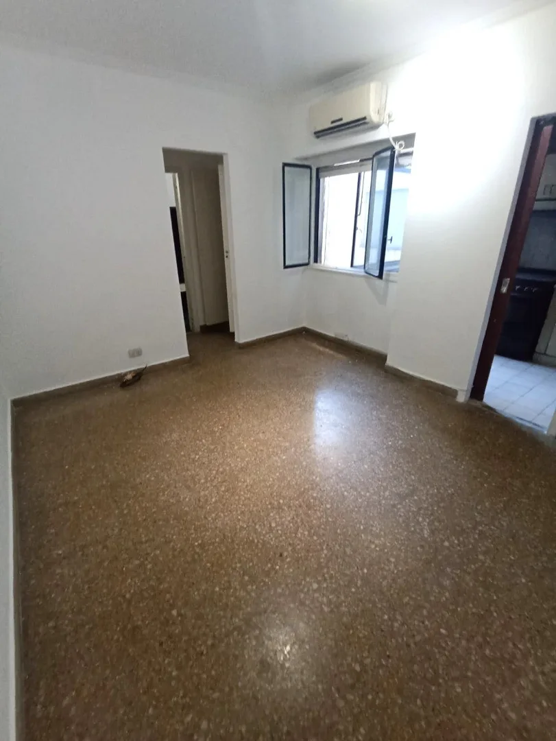 Apartamento de 2 ambientes no 2º andar por elevador em Villa General Mitre