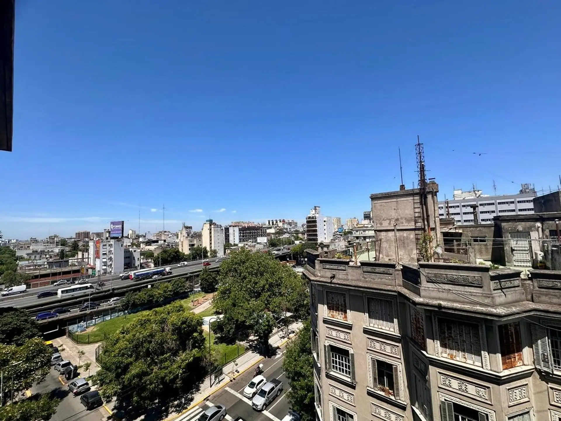 Departamento monoambiente con balcón en Constitución