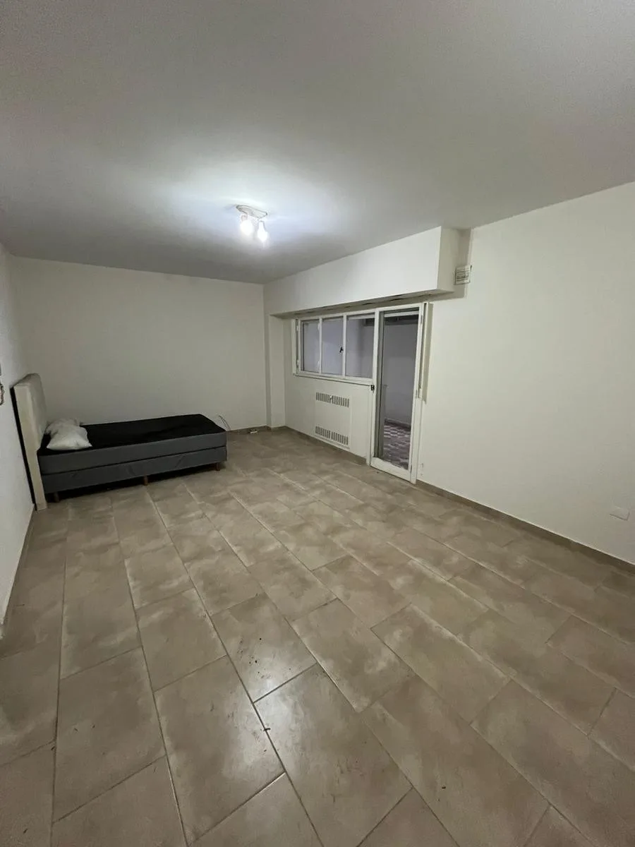 Departamento de 1 ambiente con 2 patios en Balvanera