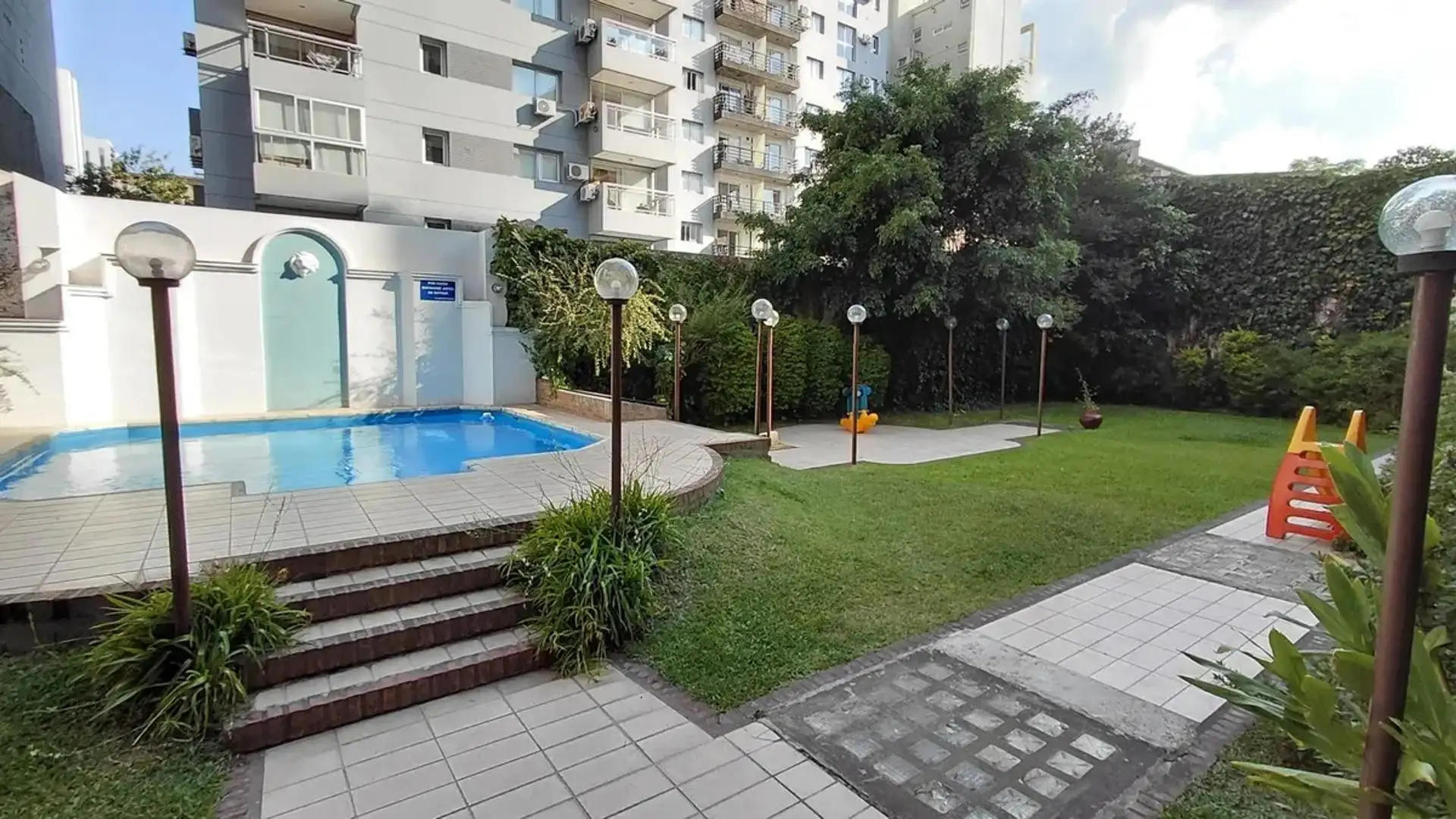 С меблированной квартирой-двумя комнатами в Núñez