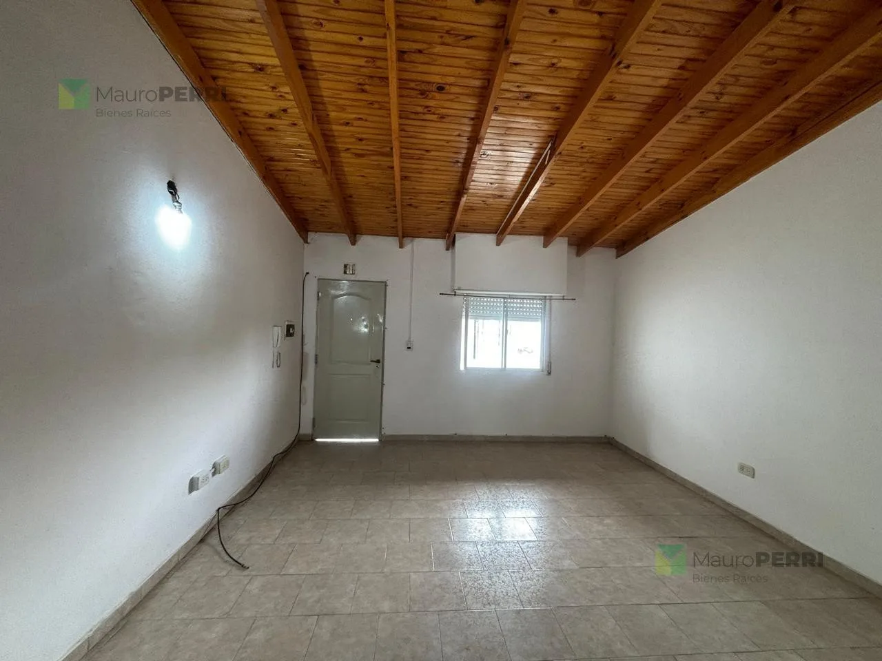 Apartamento de 2 dormitórios de fundos no 2º andar