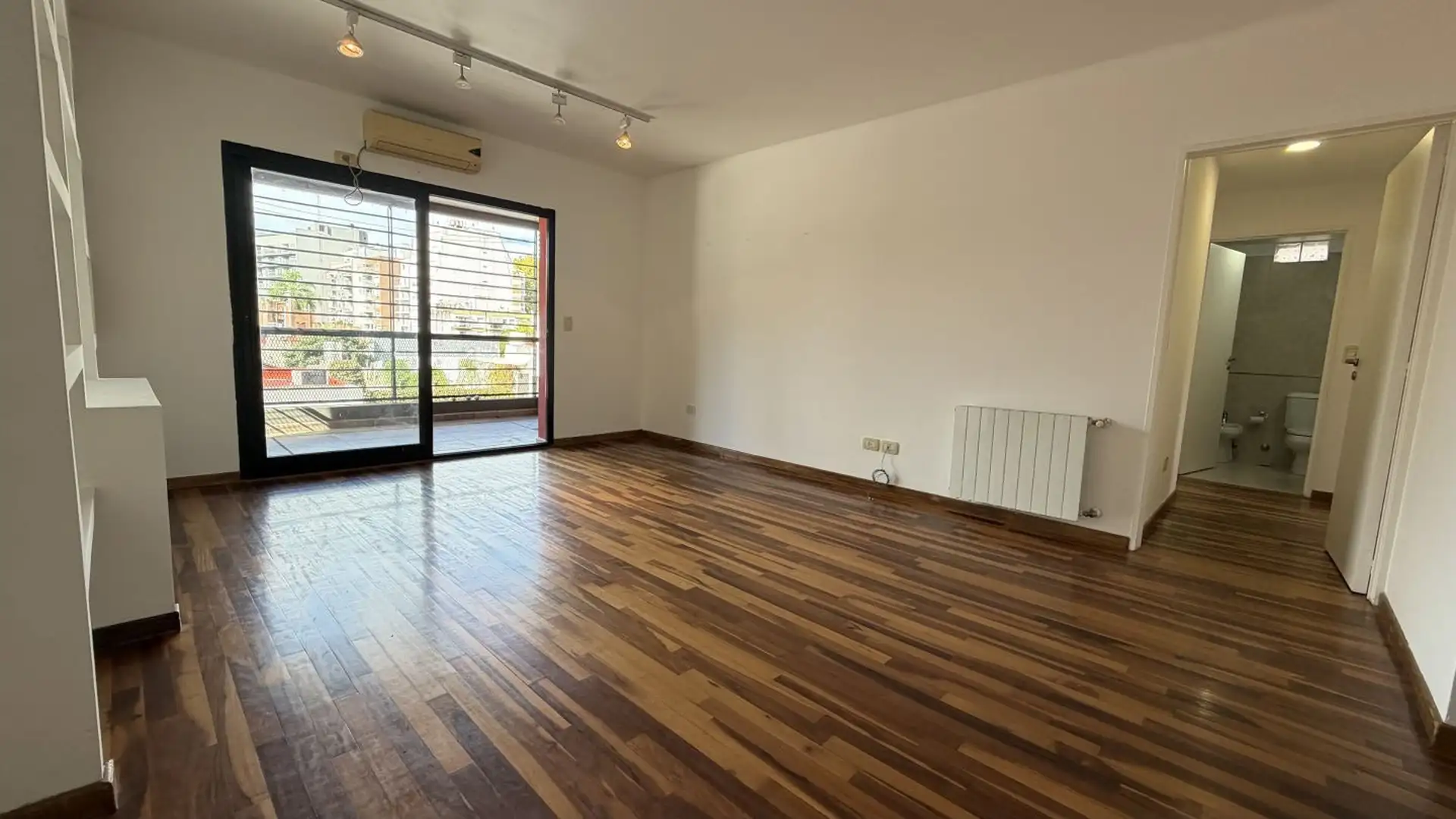 Two-bedroom half-floor apartment in Núñez with private grill