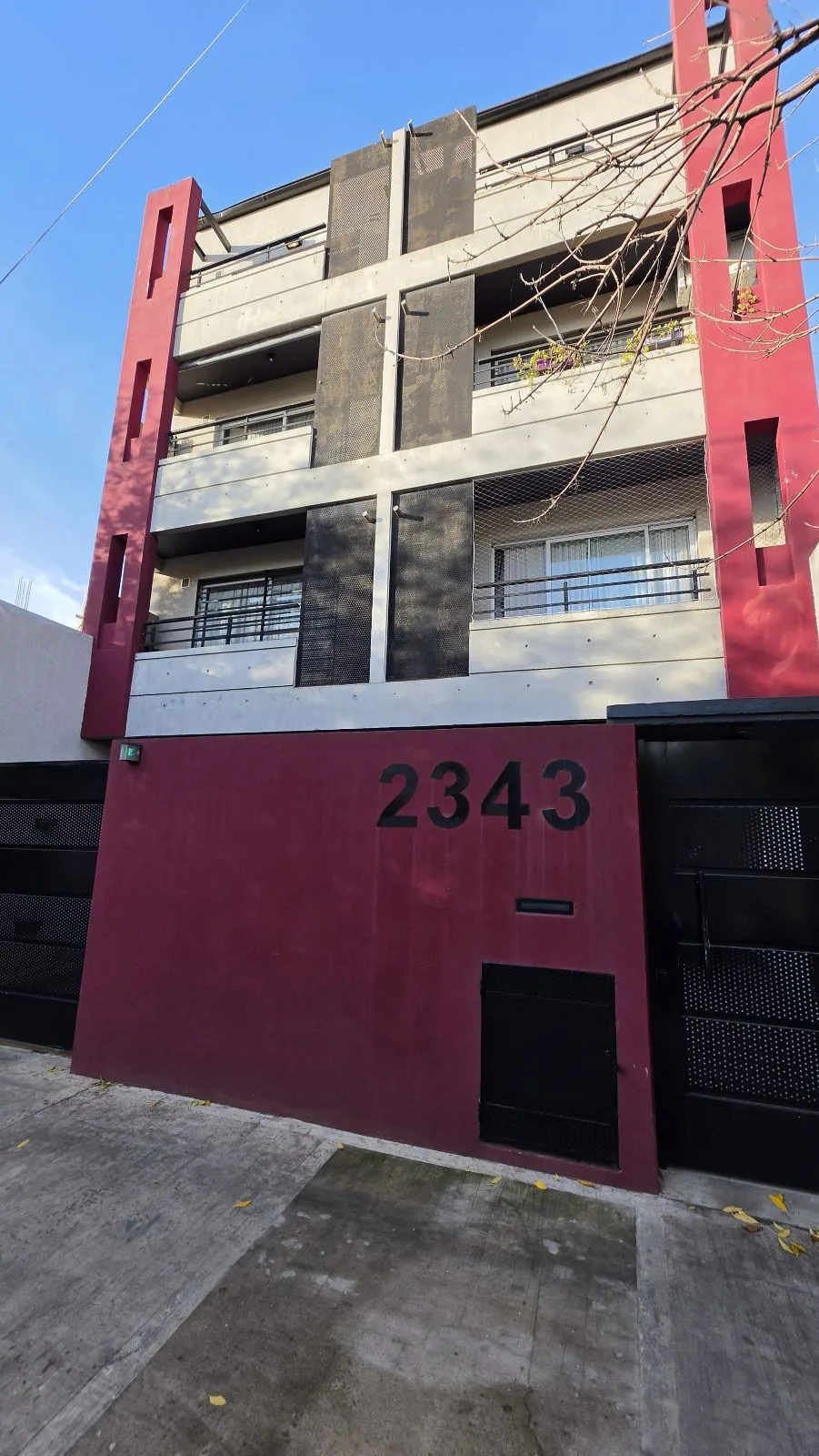 Three-room apartment in Munro with balcony and assigned parking
