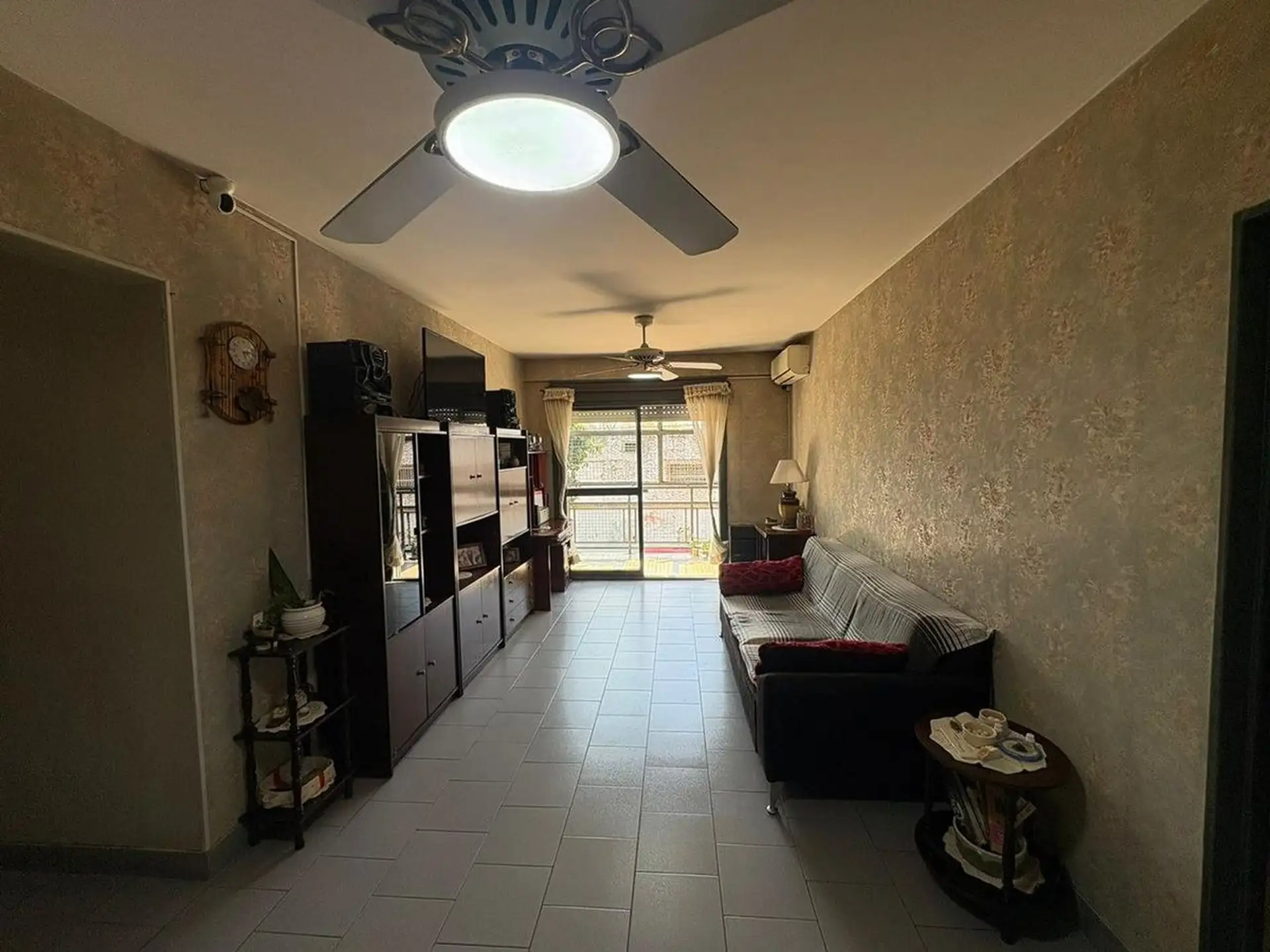 Departamento de 4 ambientes con cochera en Flores
