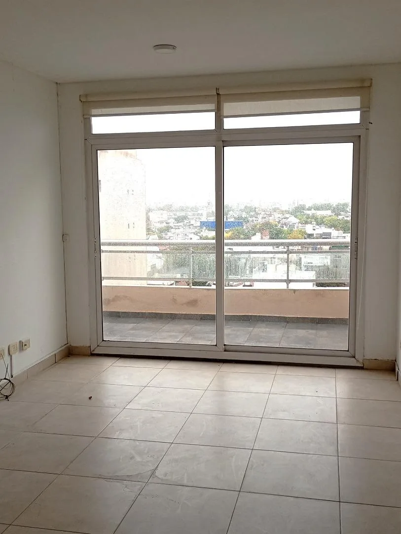 Departamento de 2 ambientes con balcón y cochera en Villa del Parque
