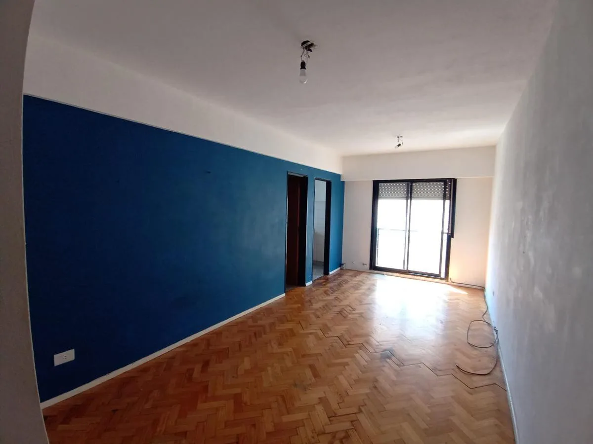 Kitnet mobiliada de 1 ambiente com varanda francesa em Colegiales