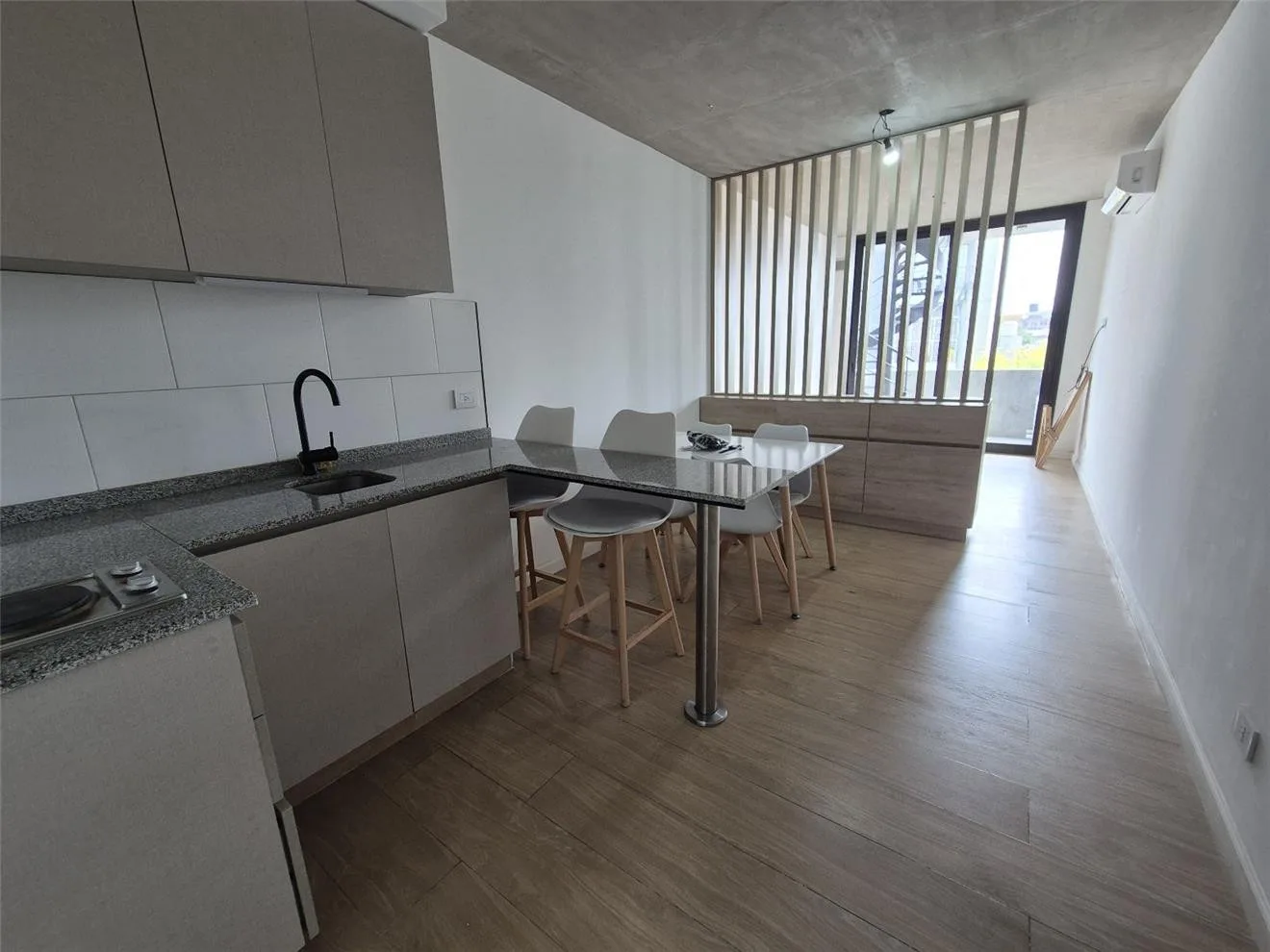 Studio apartment with private terrace in Banfield Este