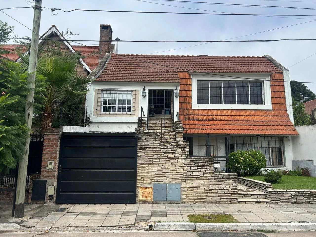 Unfurnished three-bedroom house for rent in Lomas de Zamora