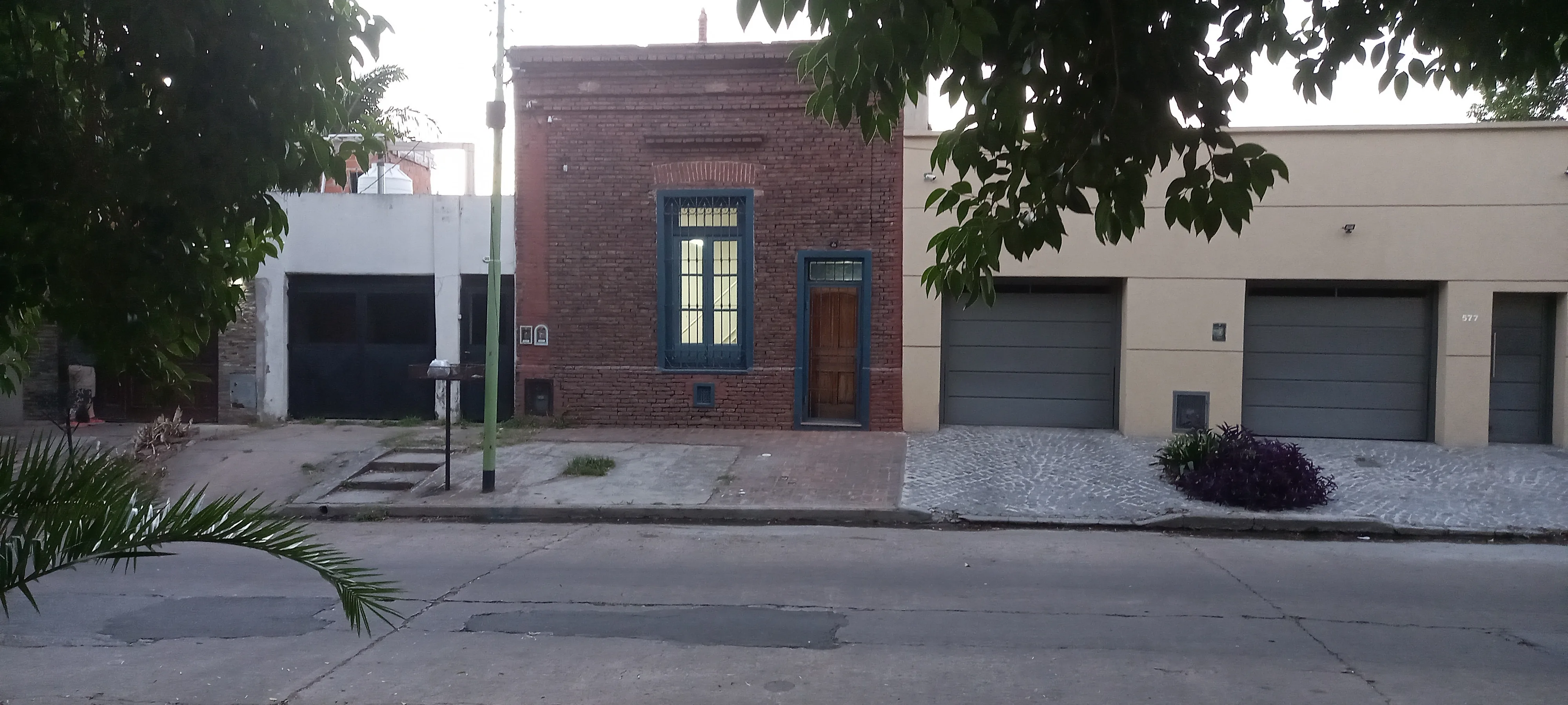 Дом с патио в районе Centro в Campana