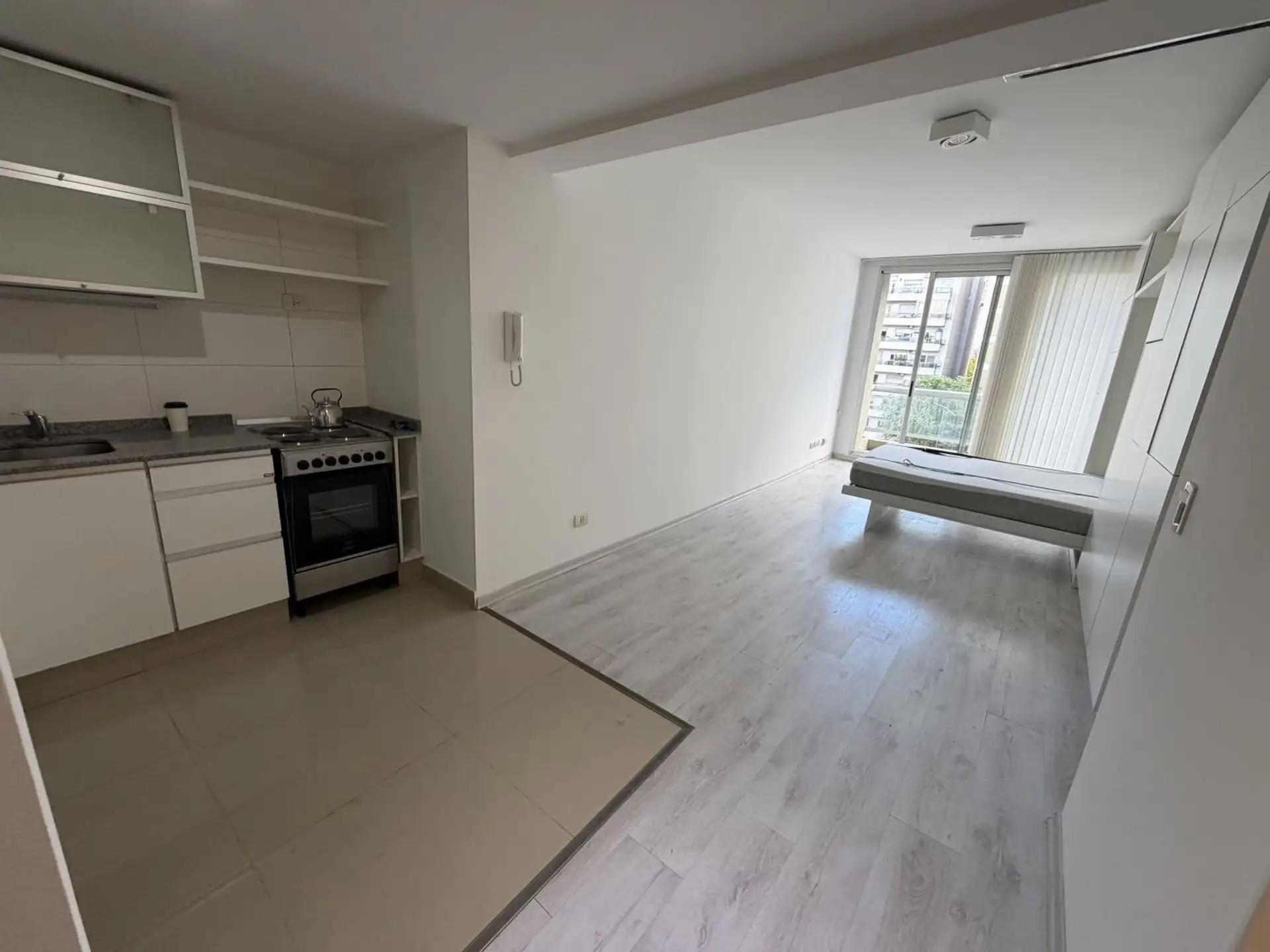 Apartamento tipo kitnet no quinto andar em Palermo