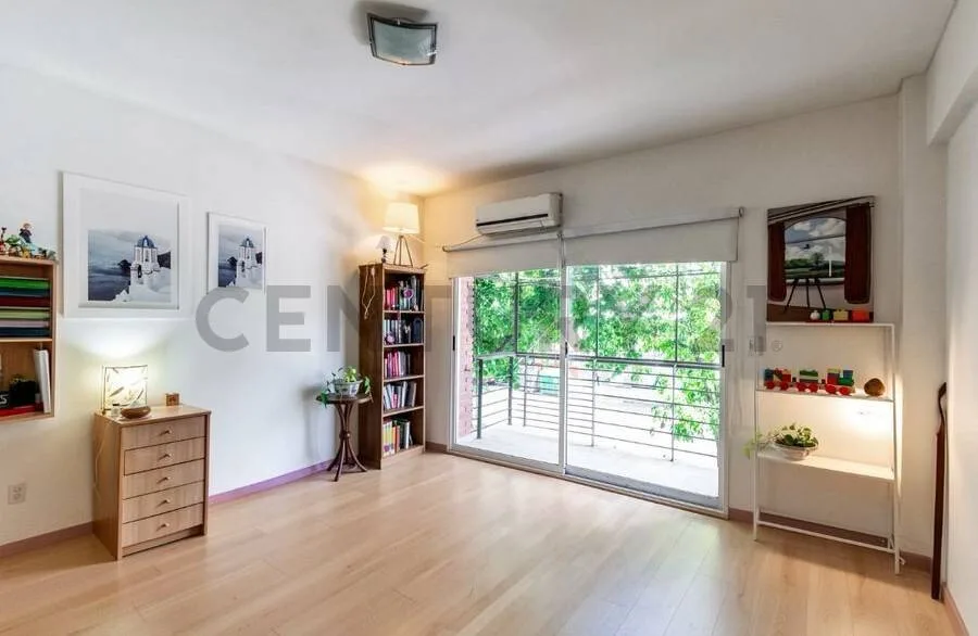 Monoambiente con balcón al frente en Floresta