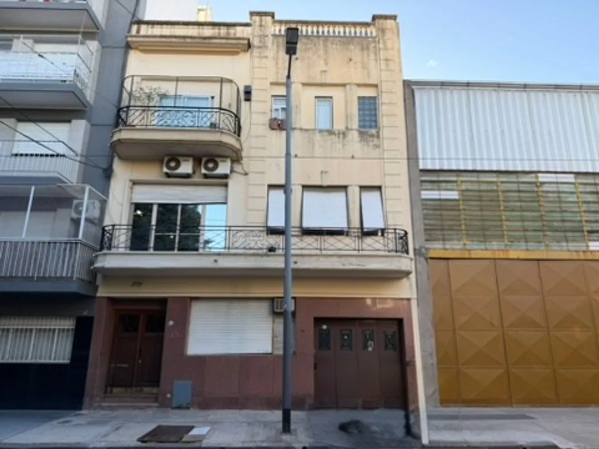 Five-room apartment in La Paternal