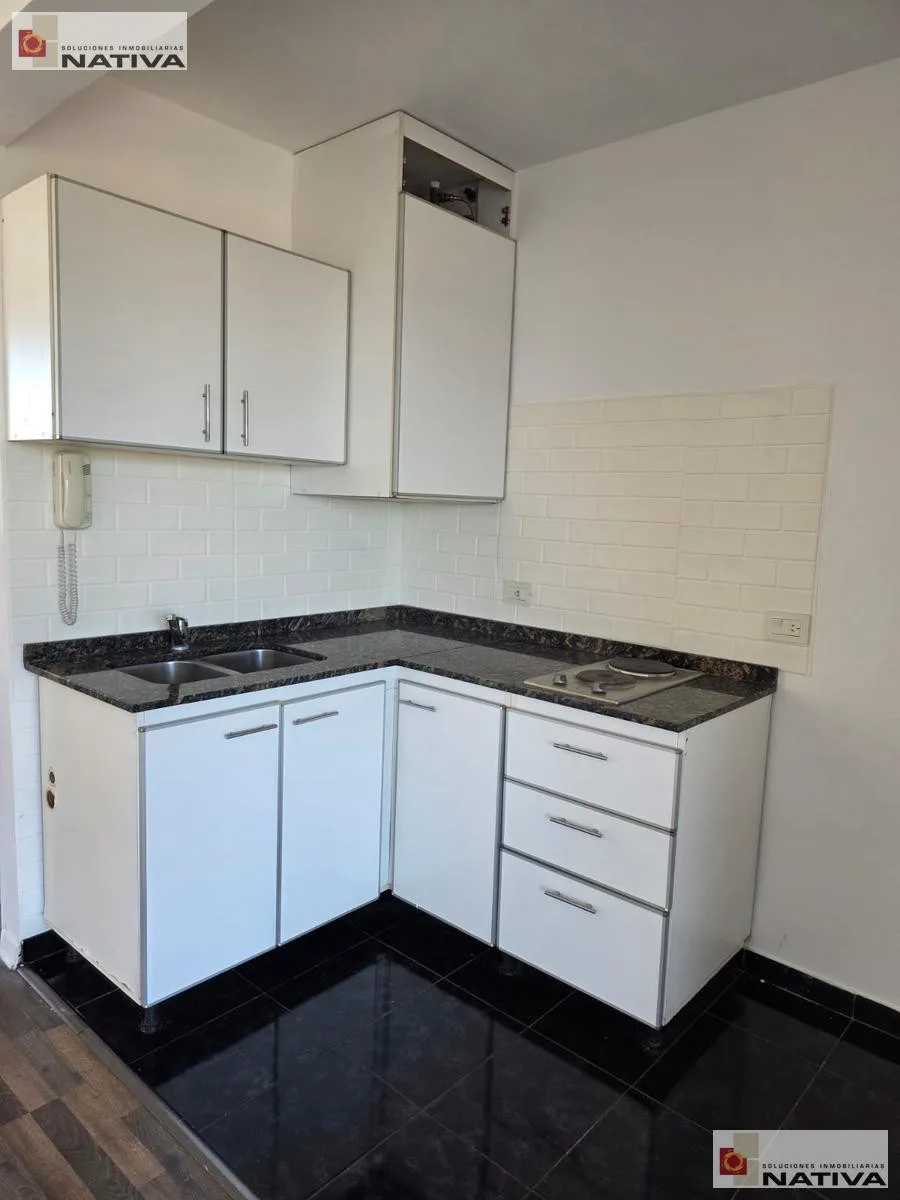 Квартира-студия с балконом в Coghlan