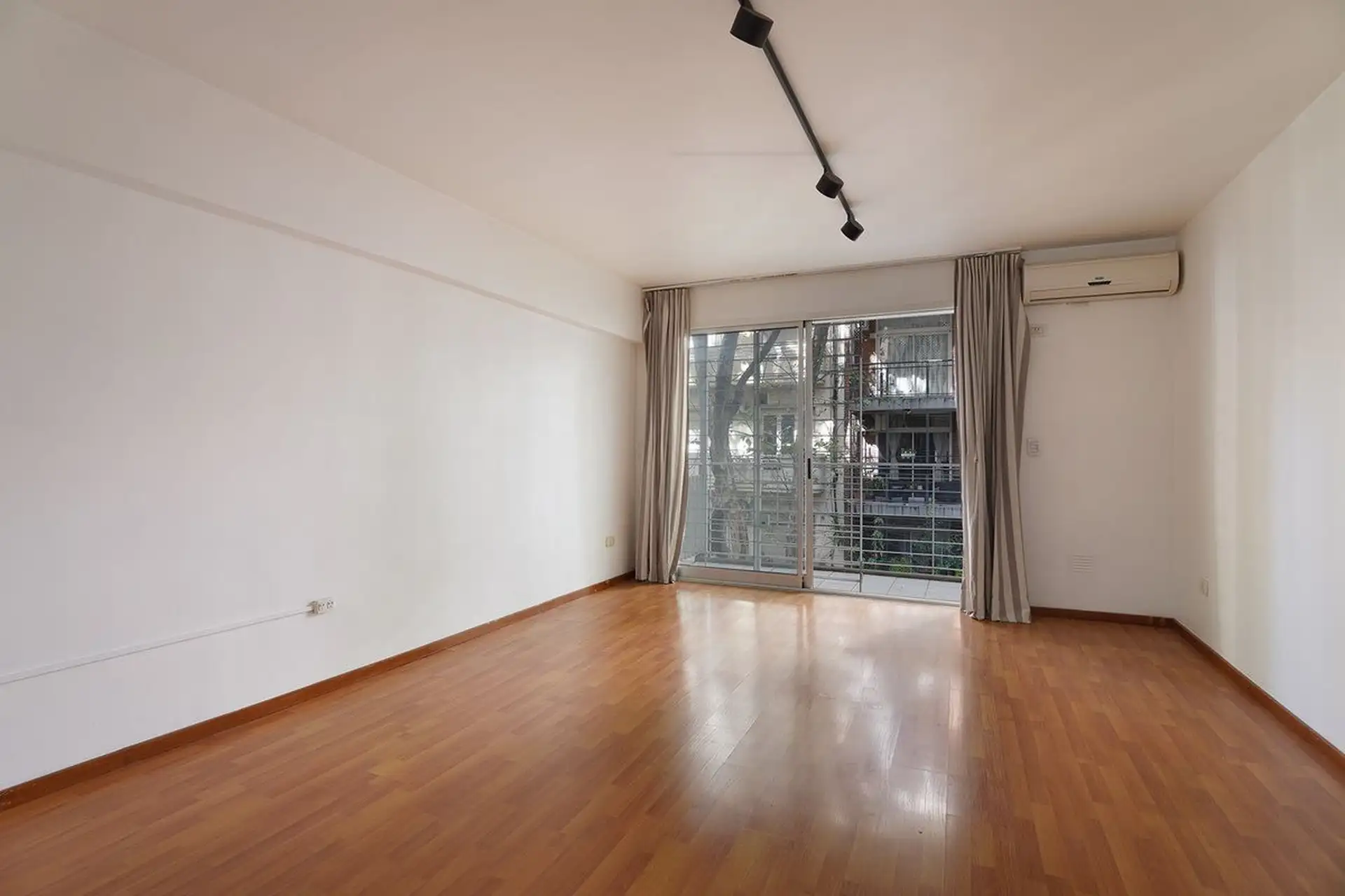 Kitnet de 1 dormitório em Palermo com varanda