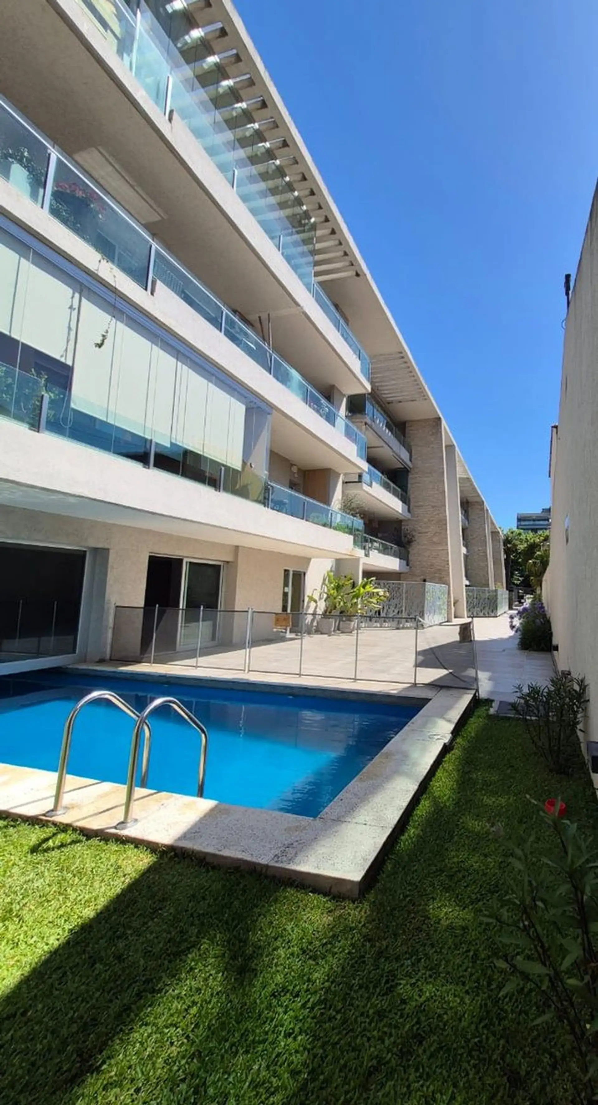 Two-room apartment with balcony in Adrogué