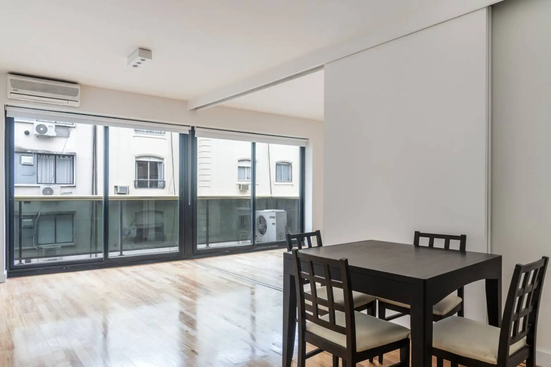 Apartamento com cozinha equipada e possível divisão em Recoleta
