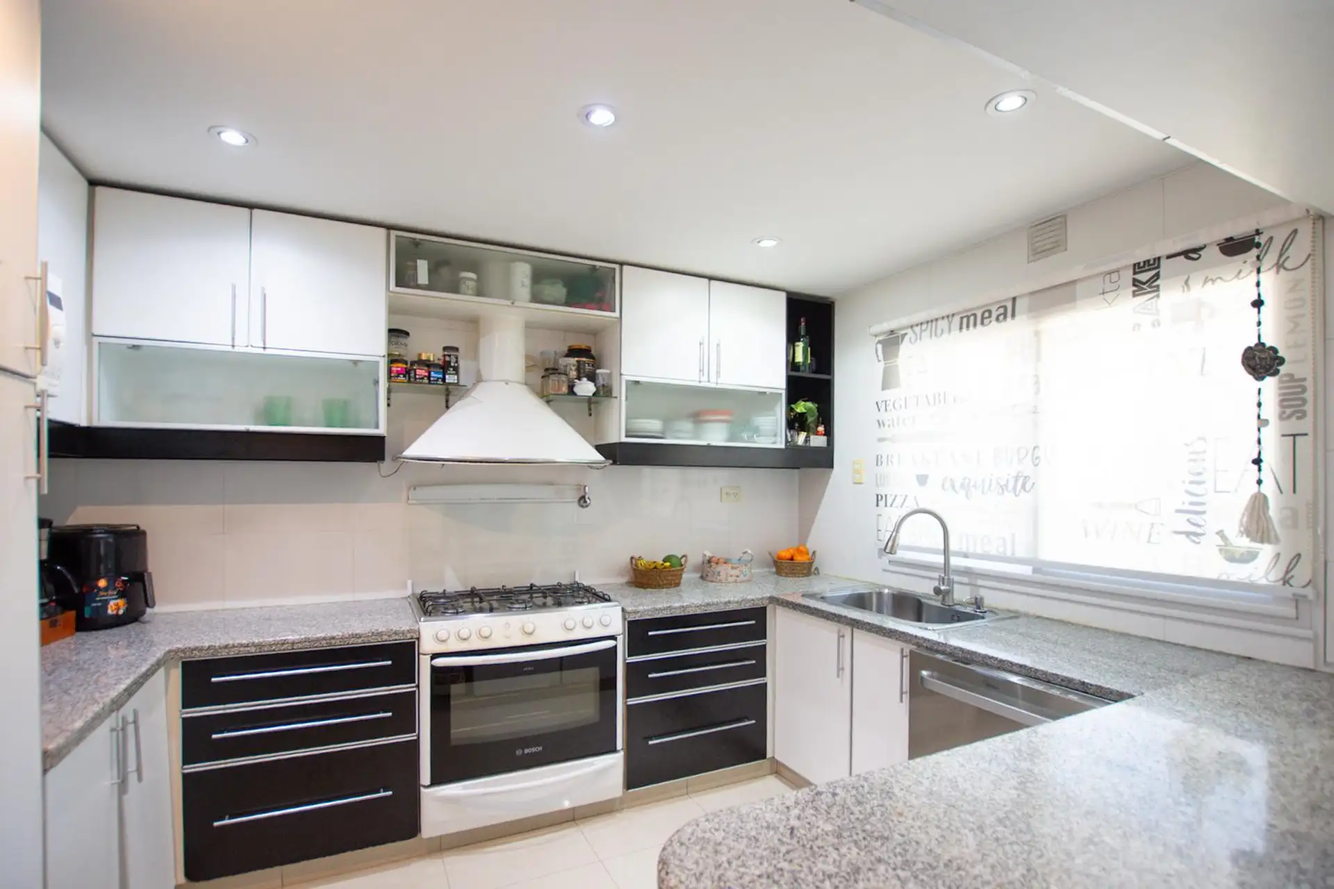 Casa de 5 ambientes en Villa Bosch con 3 dormitorios