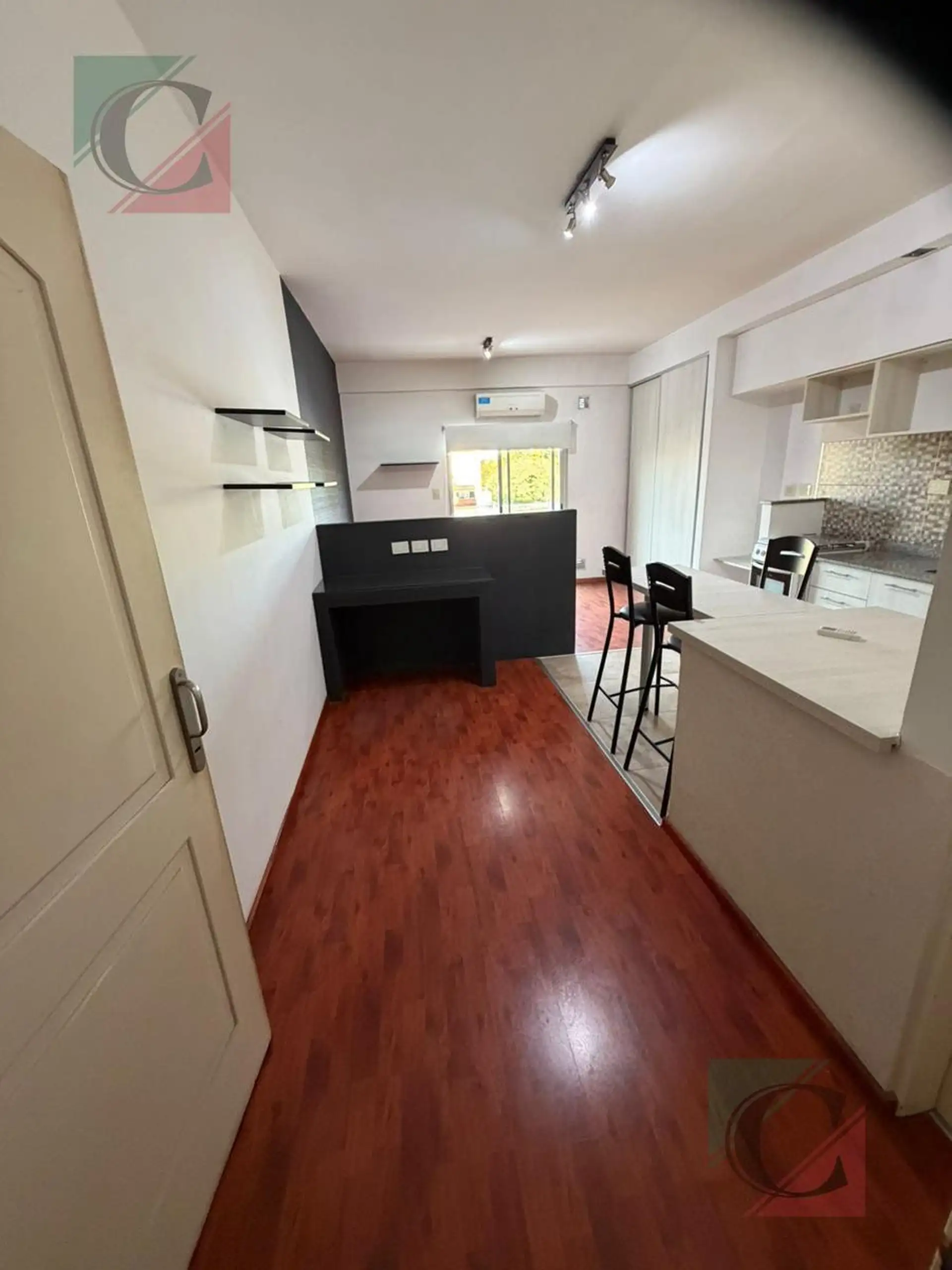 Квартира-студия с балконом в Lanús Oeste