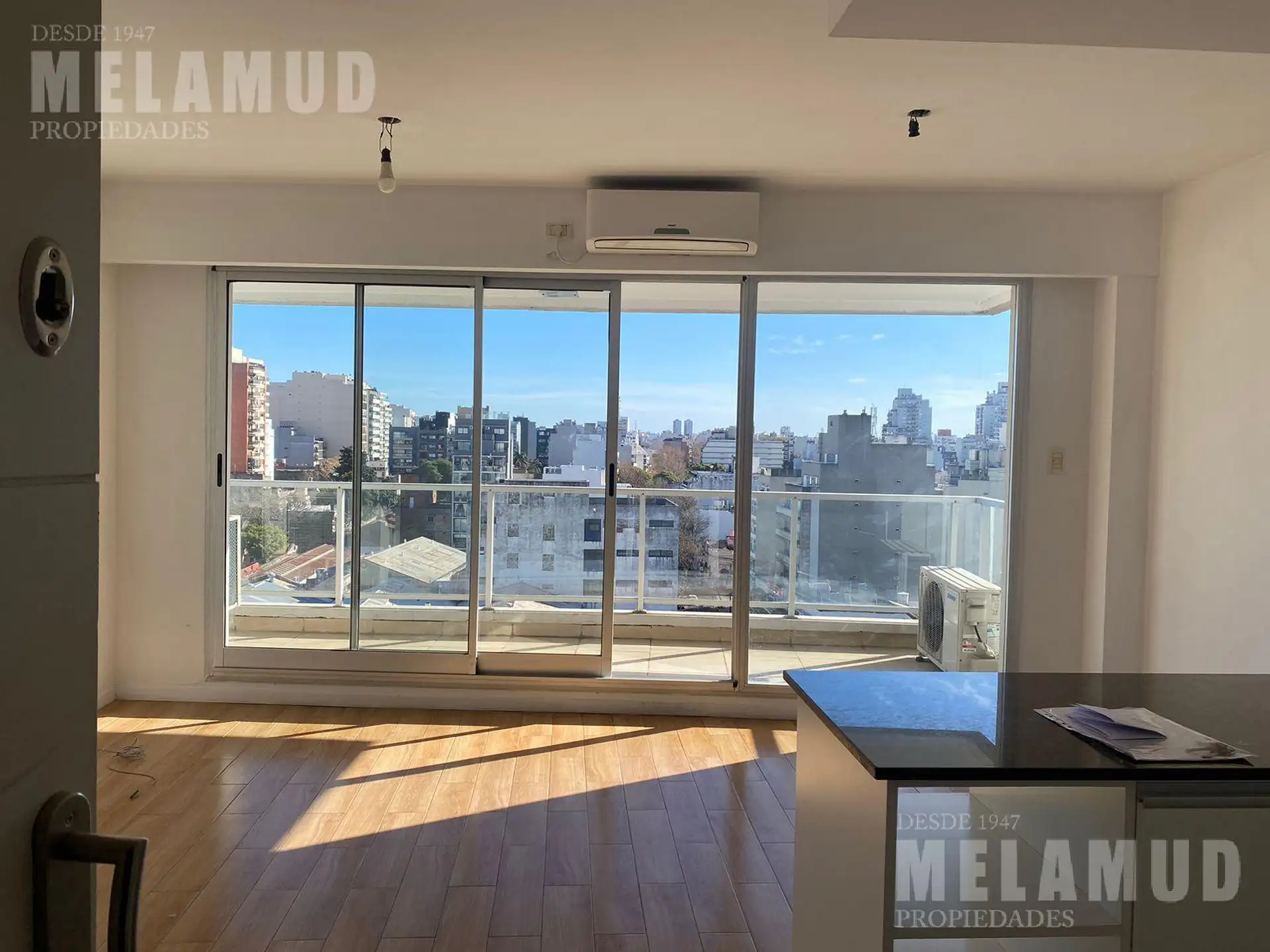 Departamento de 1 dormitorio en suite con balcón en Flores