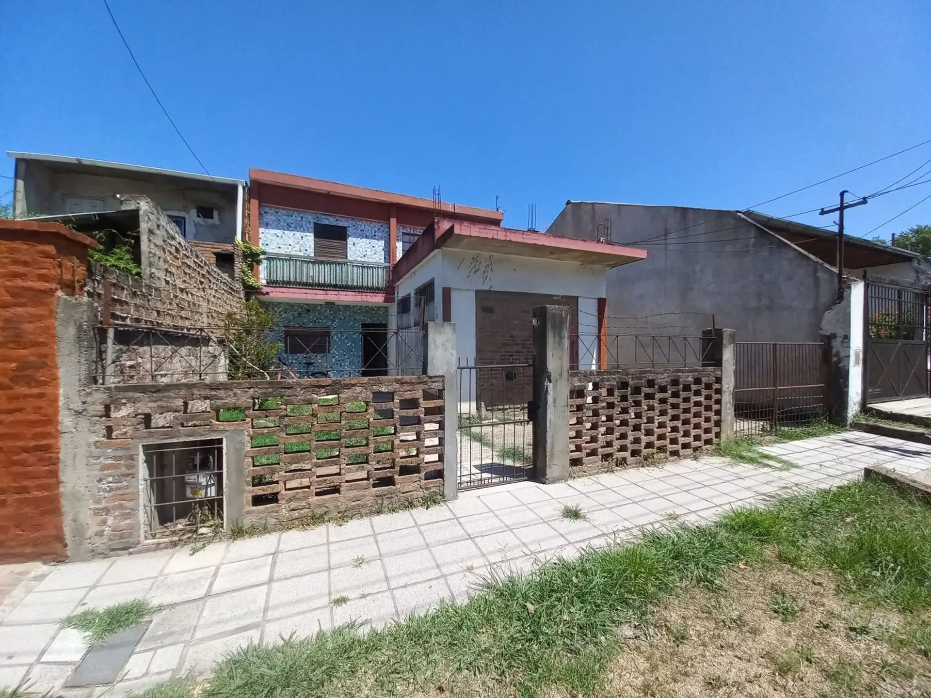 Casa de 5 ambientes con 3 dormitorios en Rafael Calzada, Almirante Brown