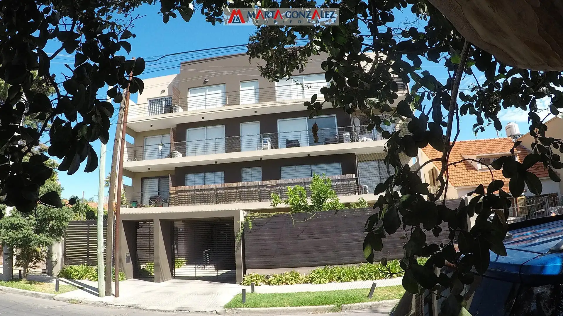 Departamento de 2 ambientes al frente en Morón