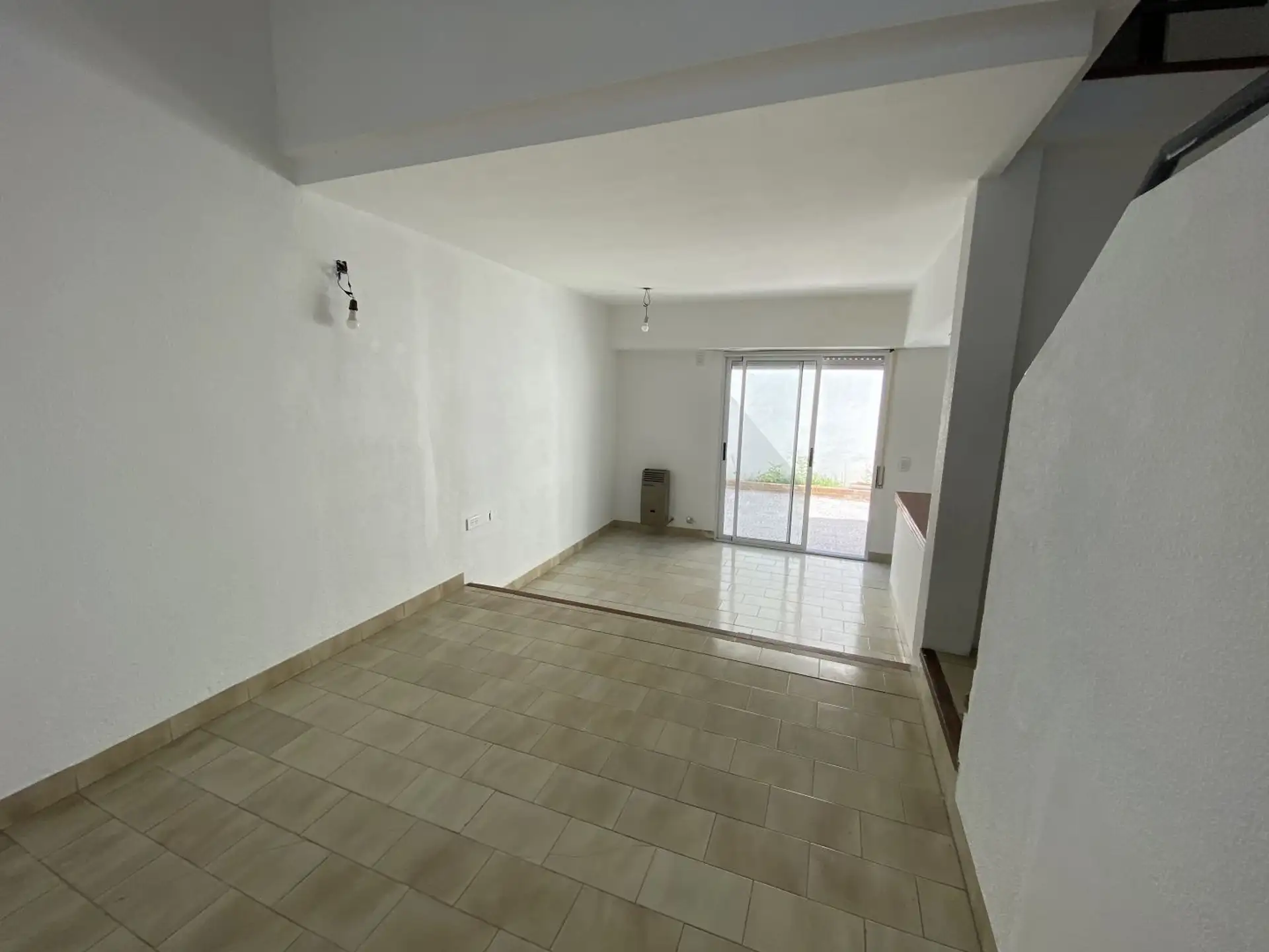 Apartamento duplex de 2 ambientes com pátio em La Plata