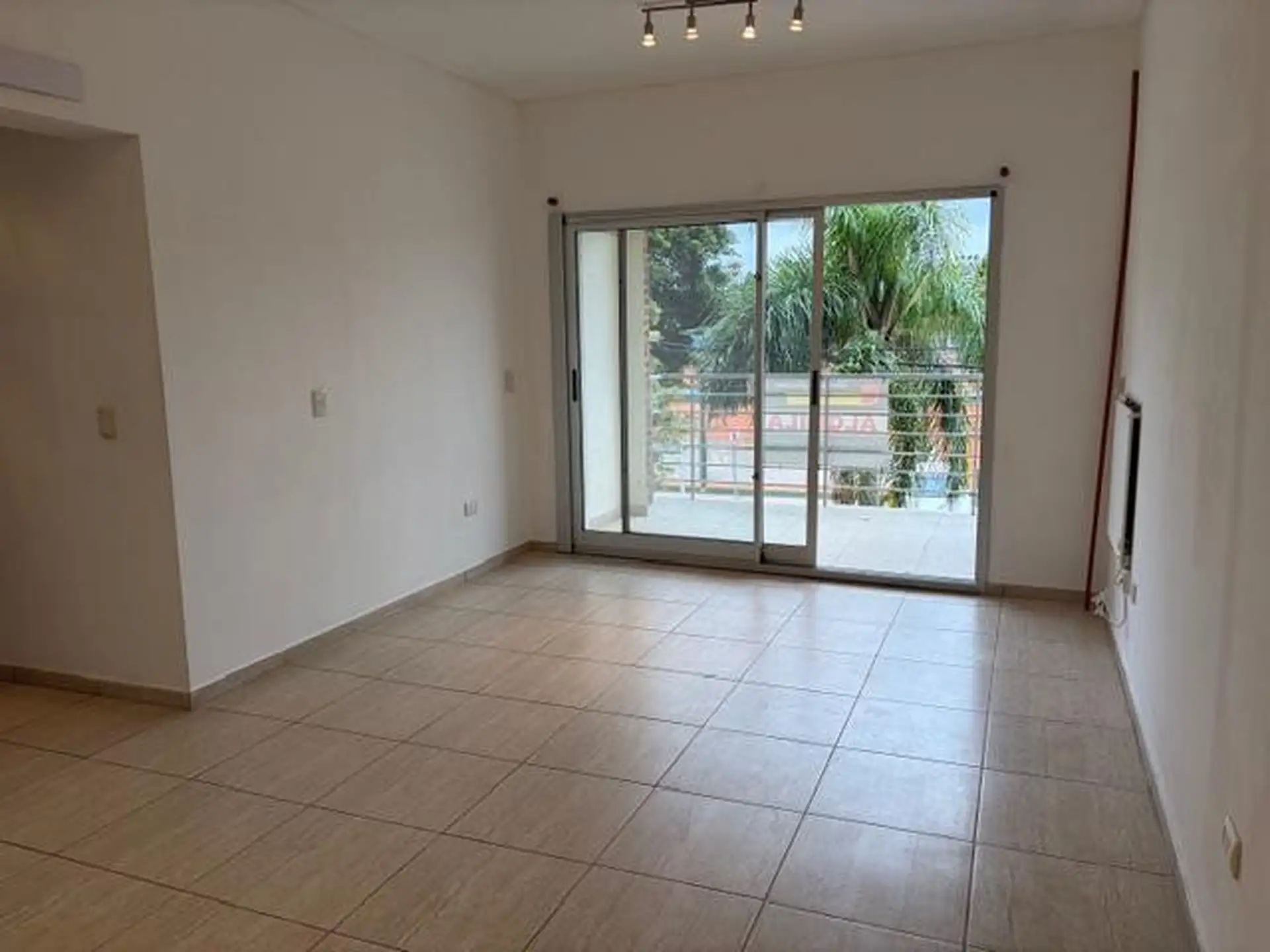 Departamento de 3 ambientes con cochera en Tigre Centro