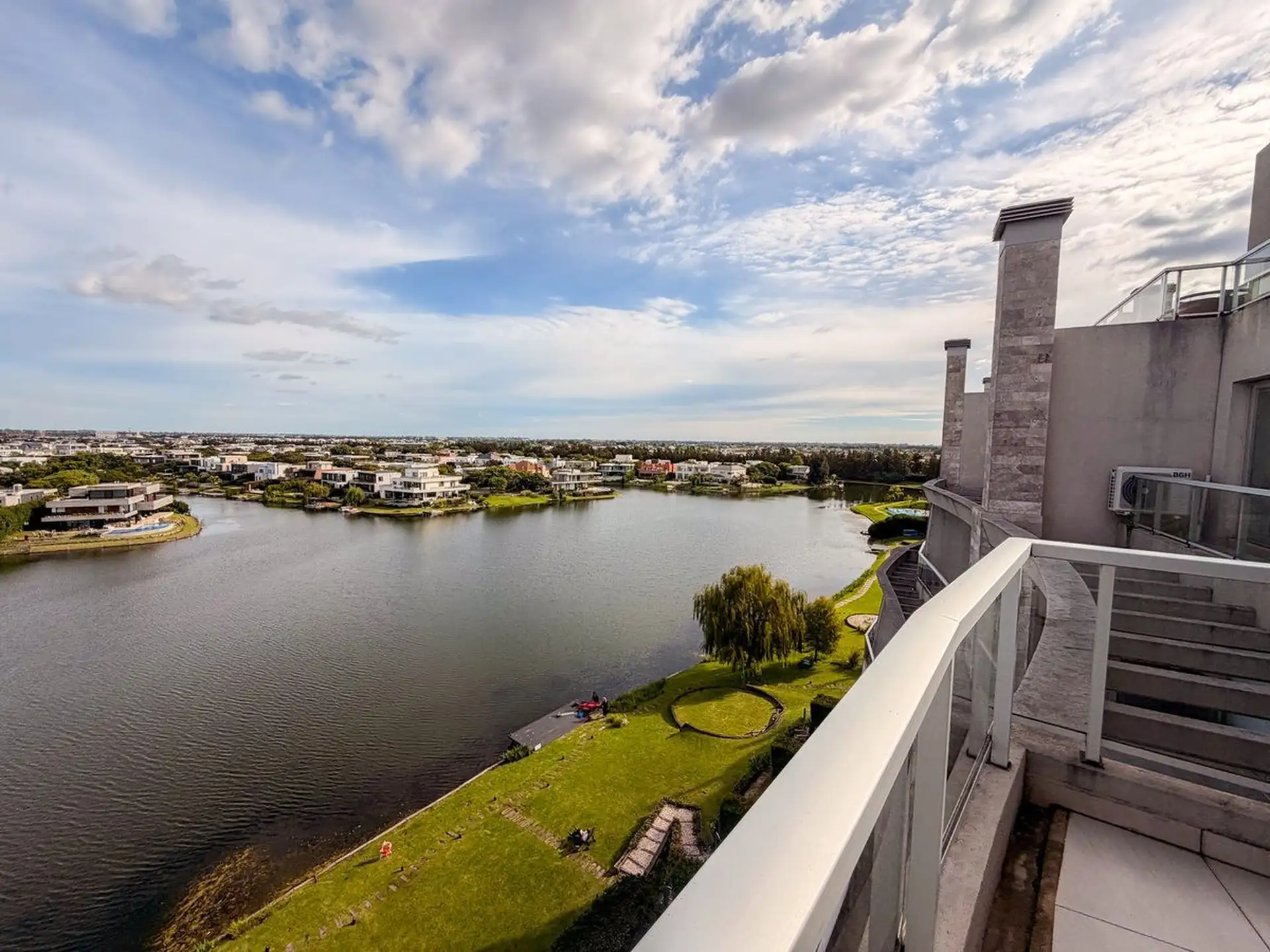 Departamento de 2 ambientes con vista al Lago Central en Rincón de Milberg